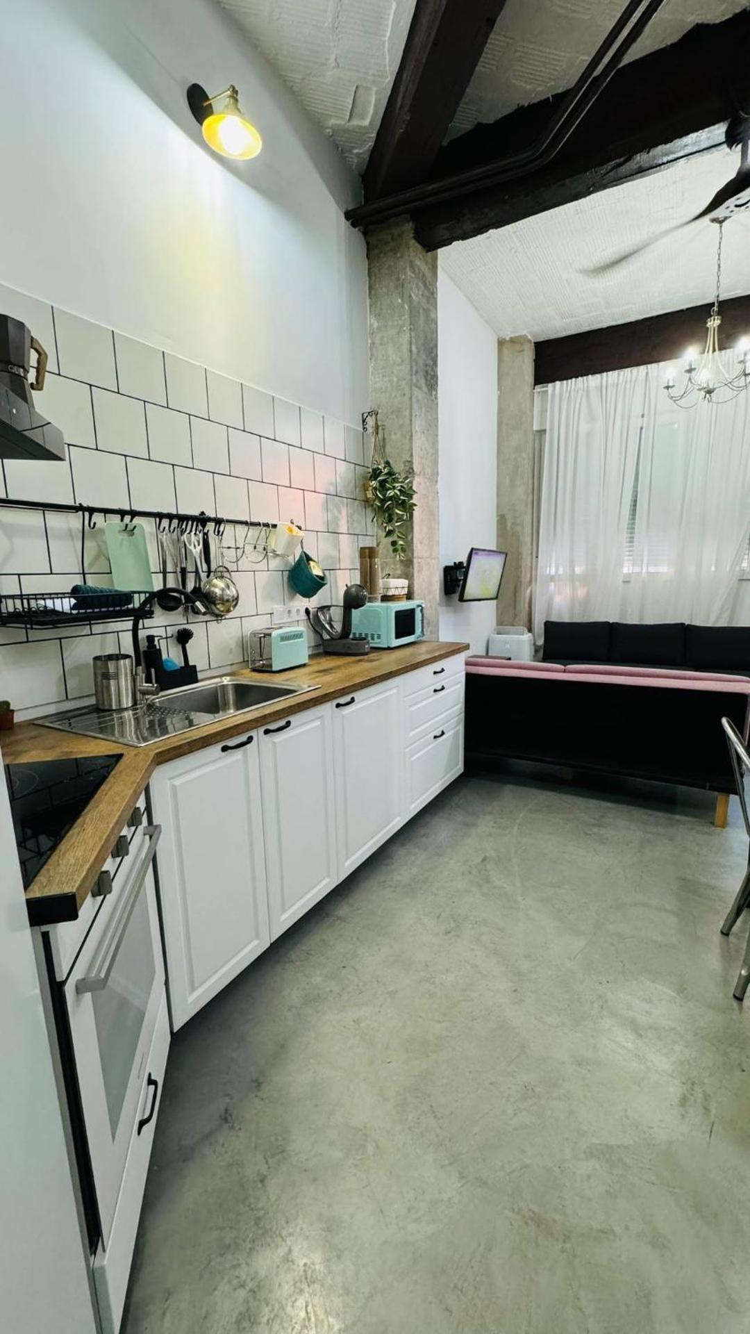 BeautyFlat for Six by ElenaHost