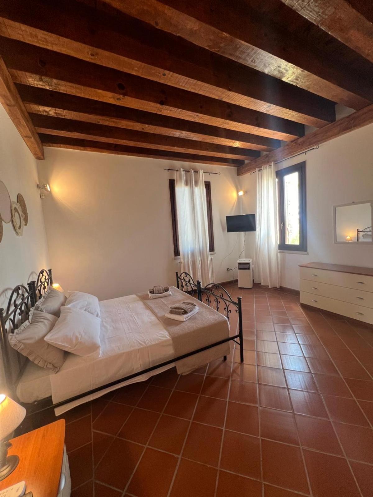 Casal Mastro appartamenti e camere con piscina