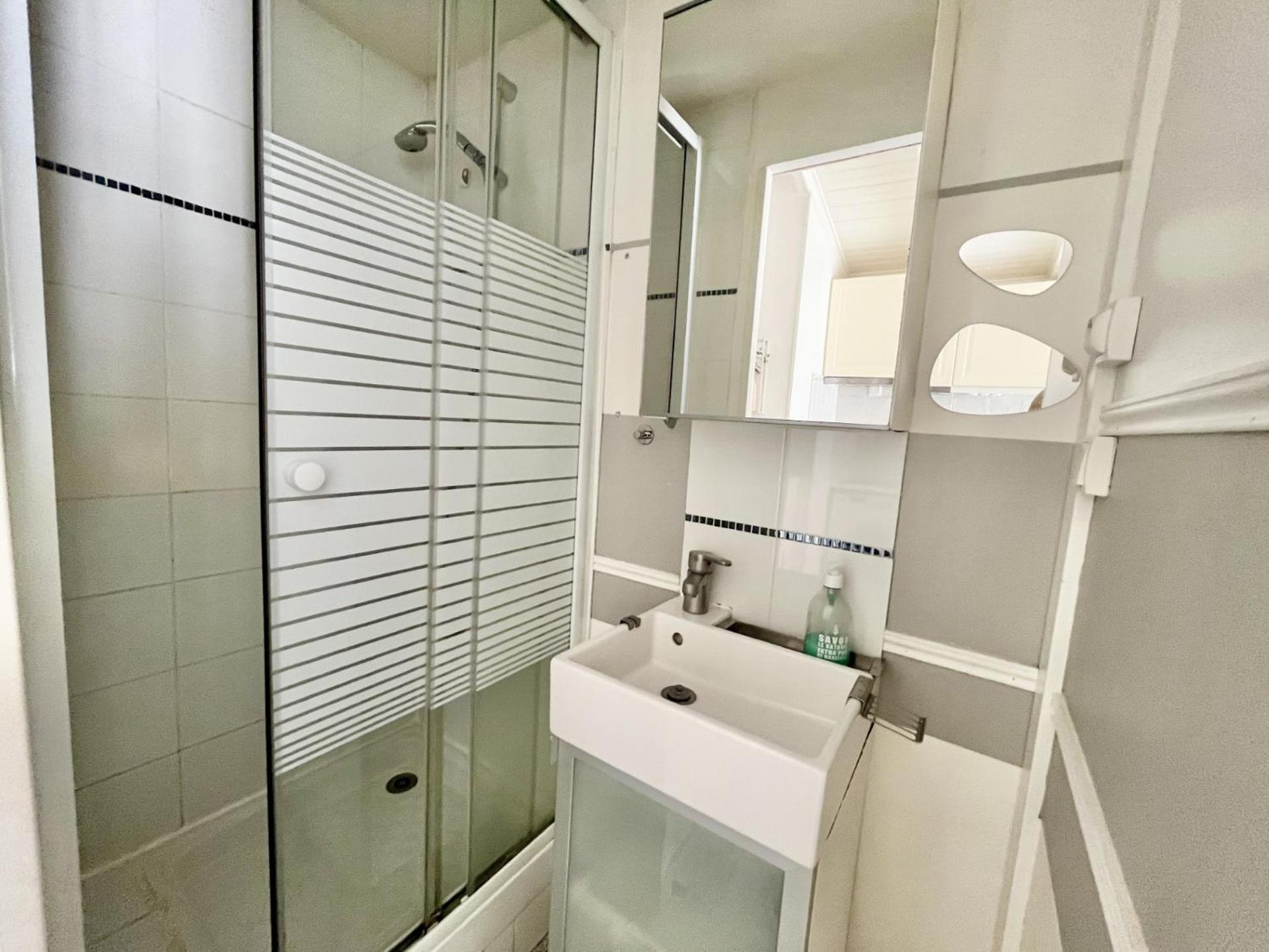 Little house 2 bedrooms -Terrace, Antony Center near Paris and Orly