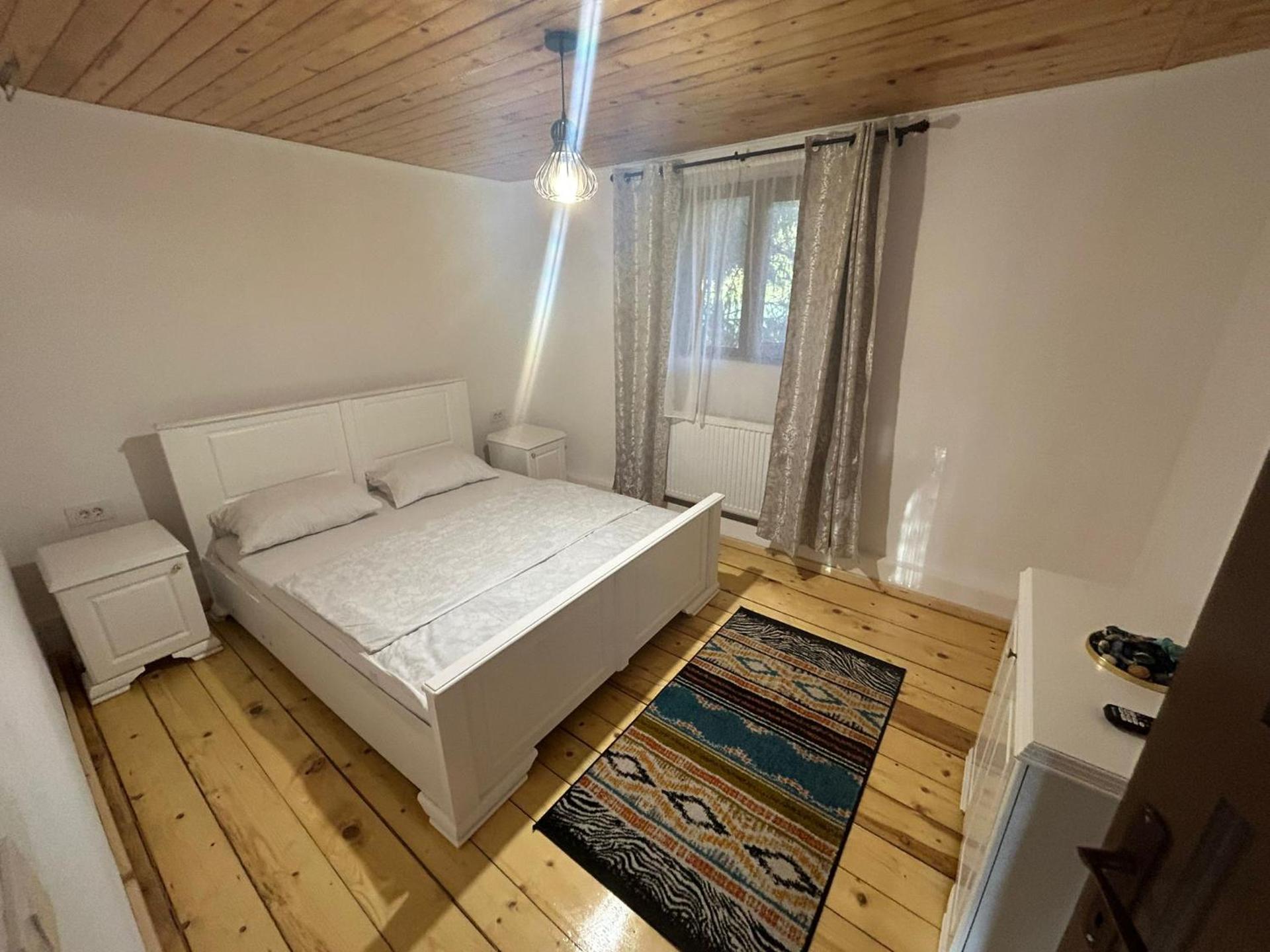 Cabana de lângă Vale