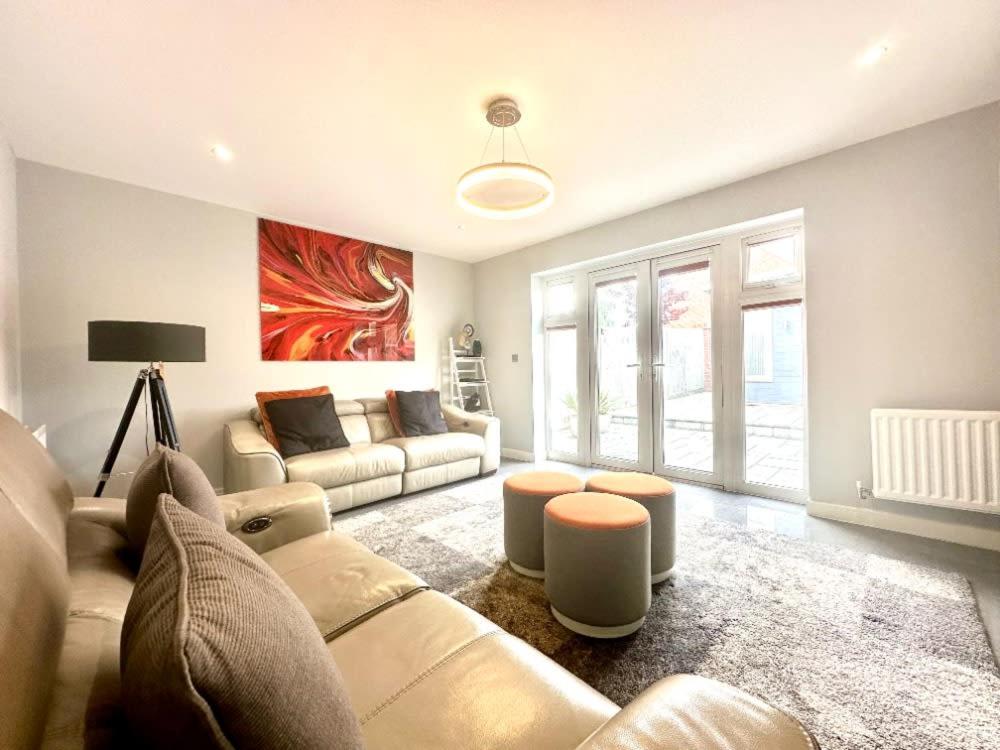 Ideal 4 Bedroomed House in Bicester