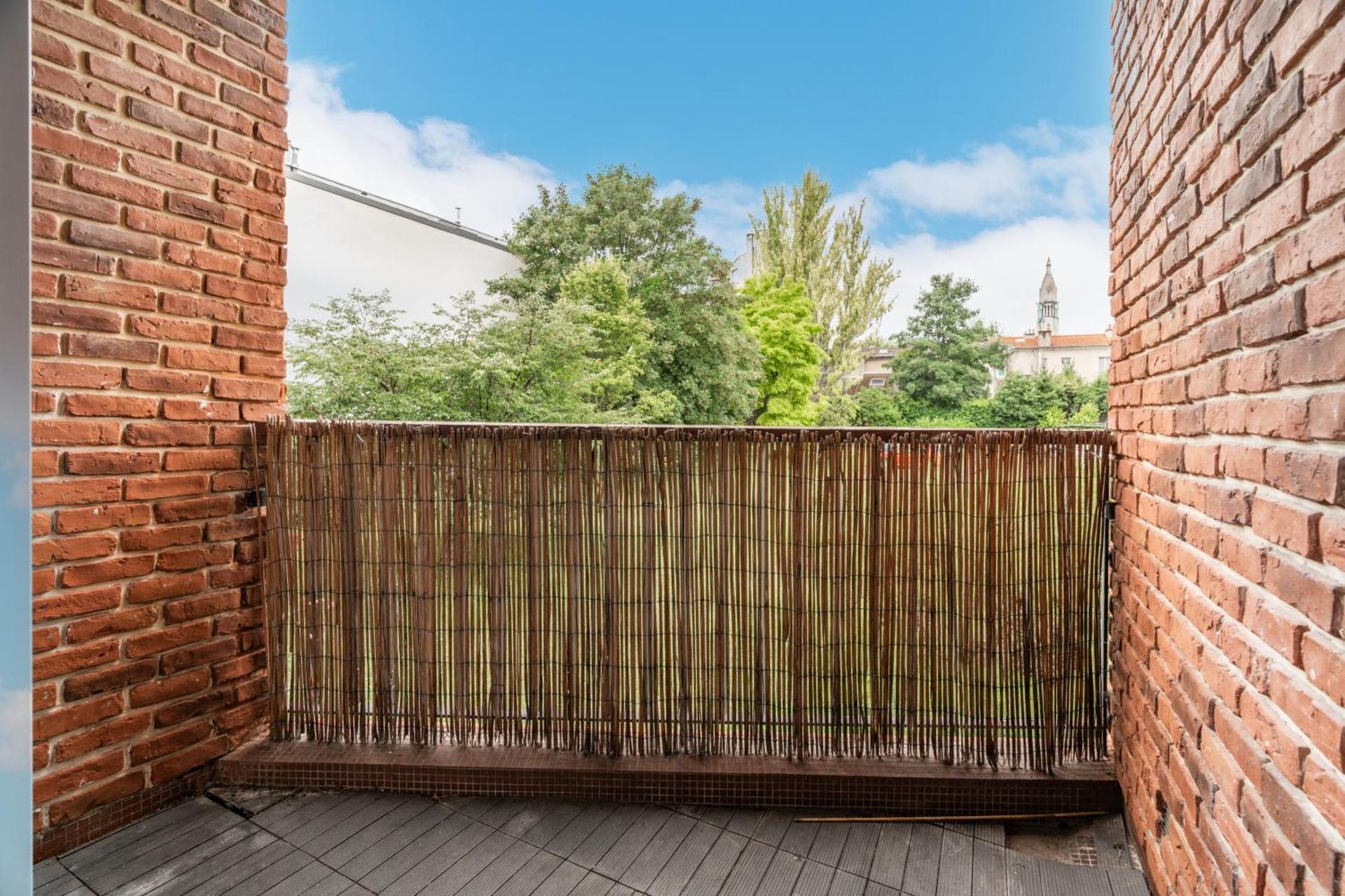 Le Grand Blanqui - Face RER B - Free Parking