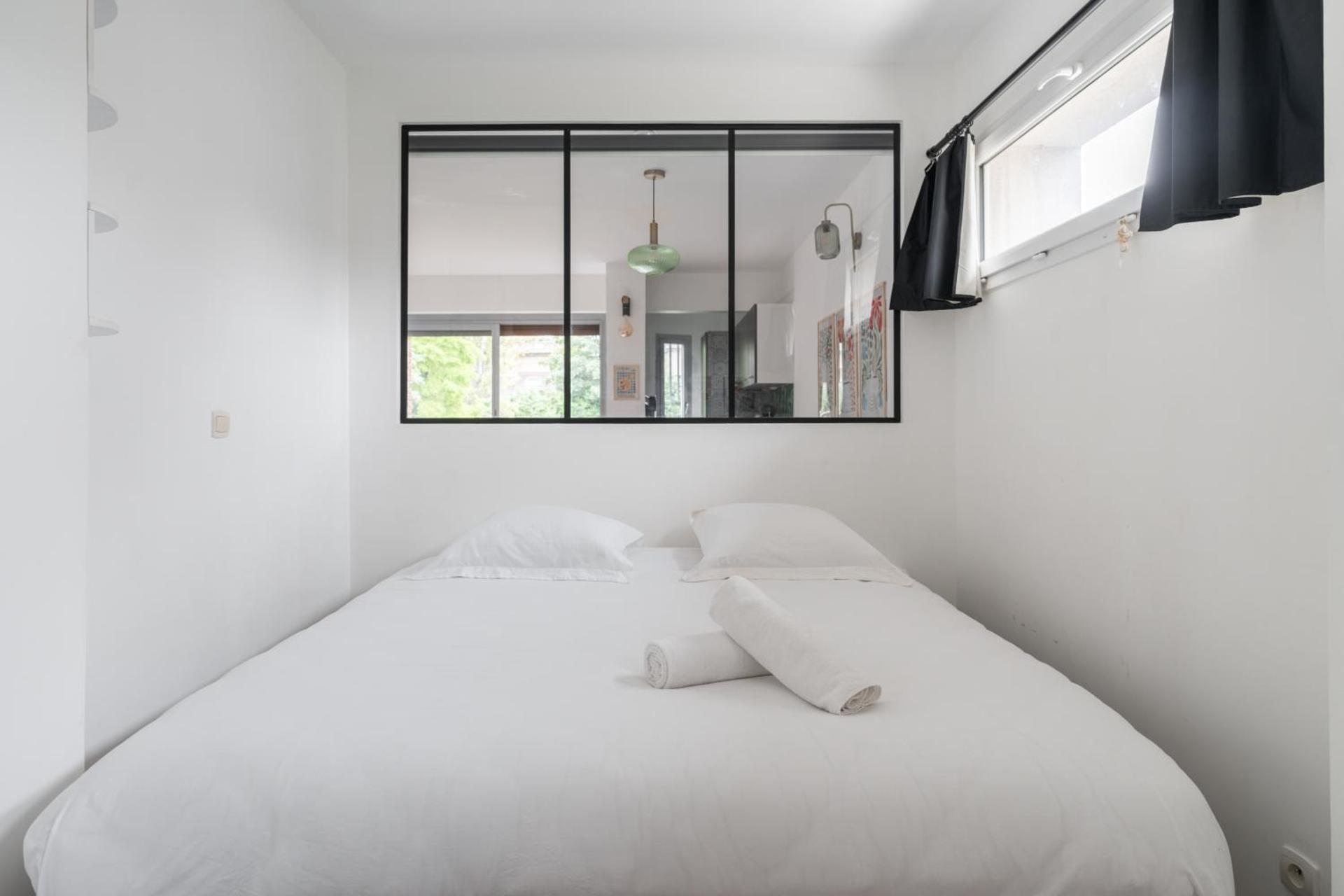 Le Grand Blanqui - Face RER B - Free Parking