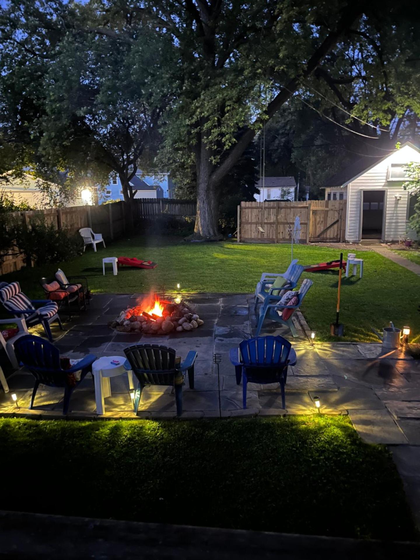 515Escape - Near downtown, private backyard, firepit, bbq, fun!