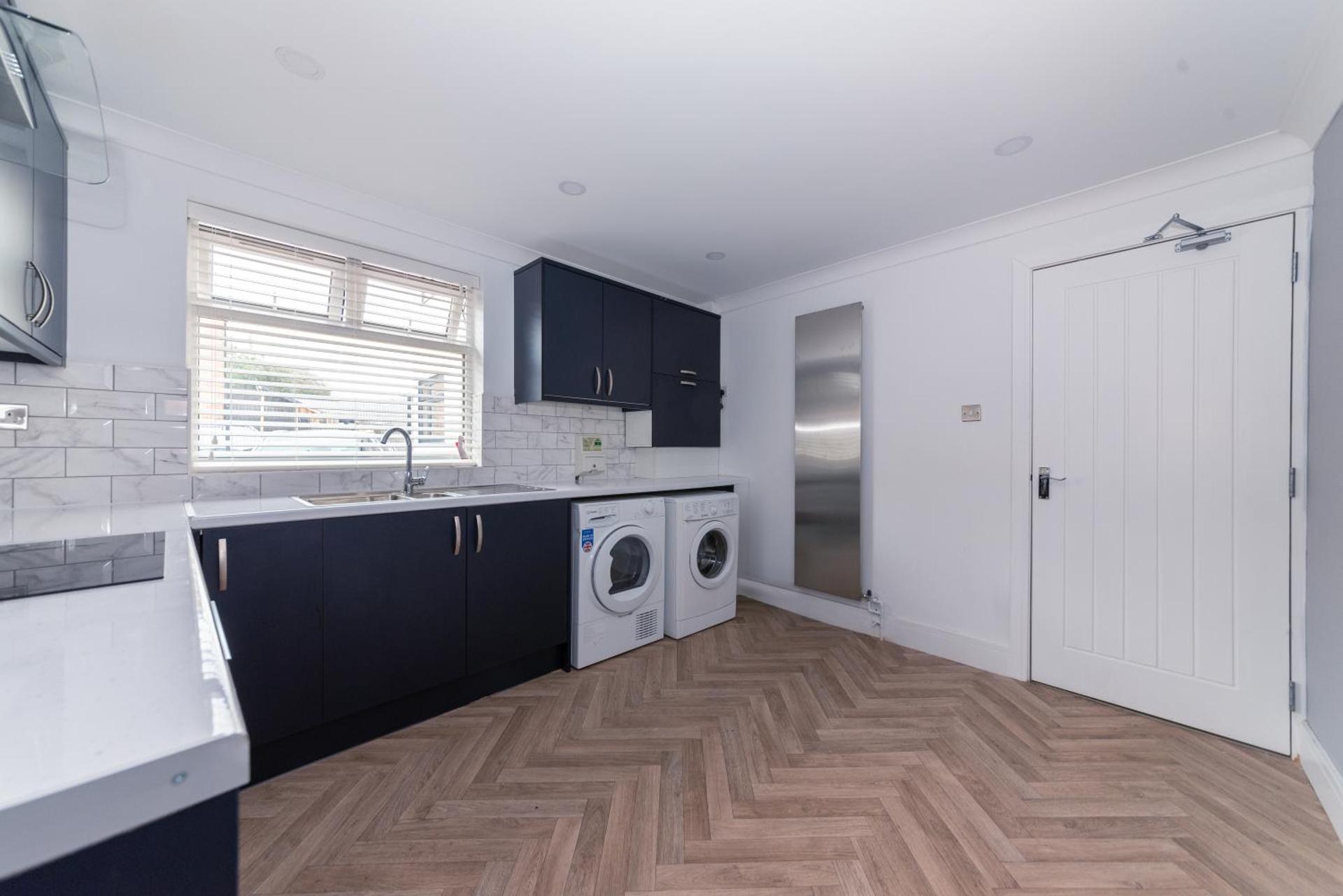 The Lincoln Suites near the Train StationWHOLE