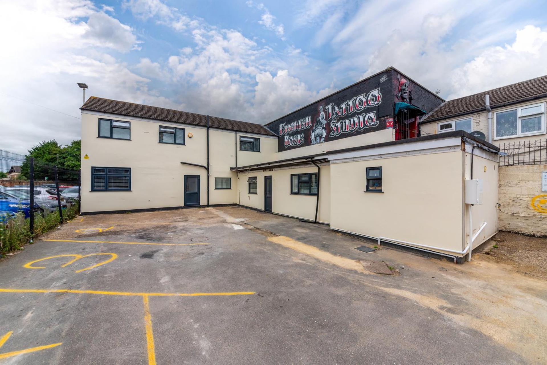 The Lincoln Suites near the Train StationWHOLE