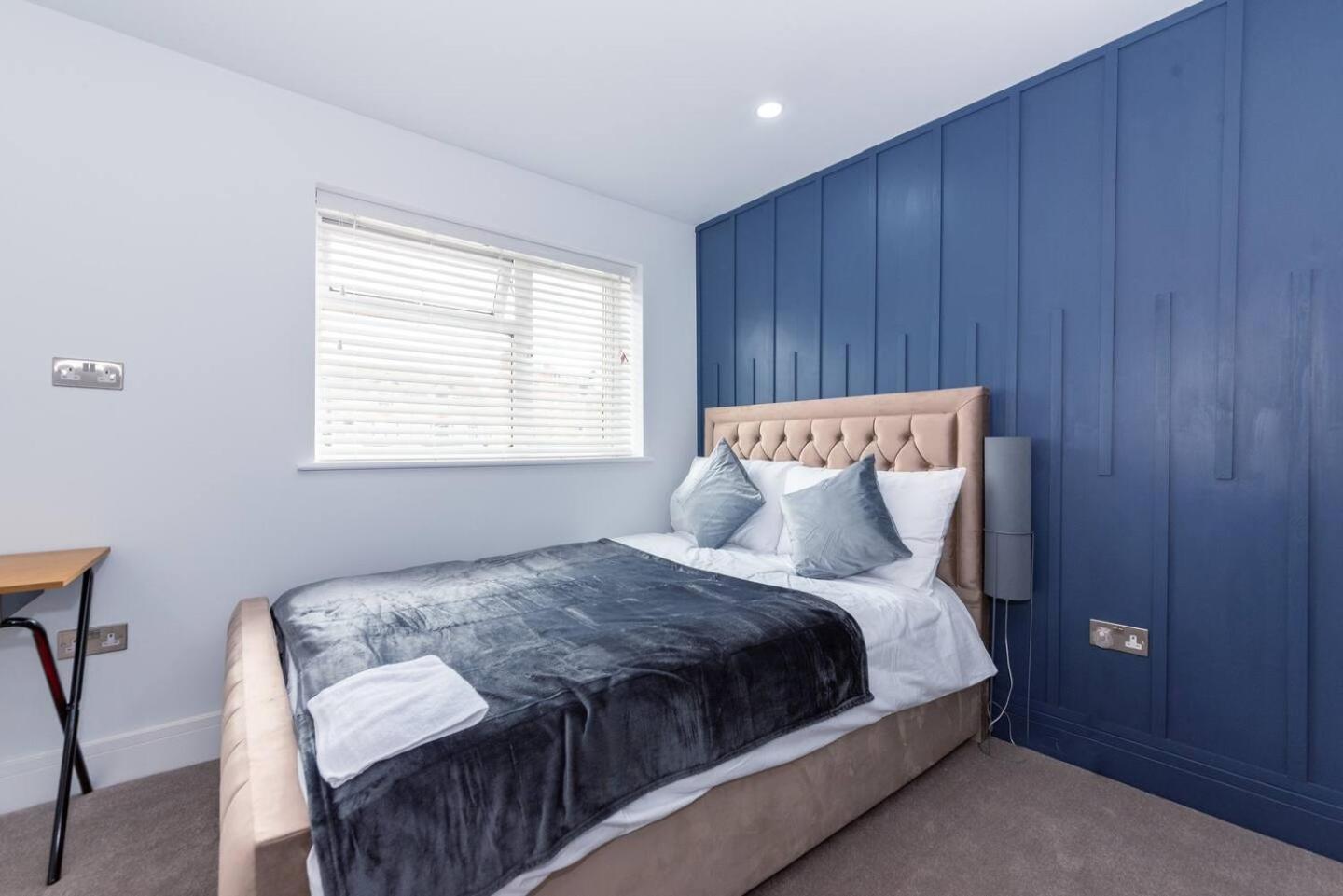 The Lincoln Suites near the Train StationWHOLE