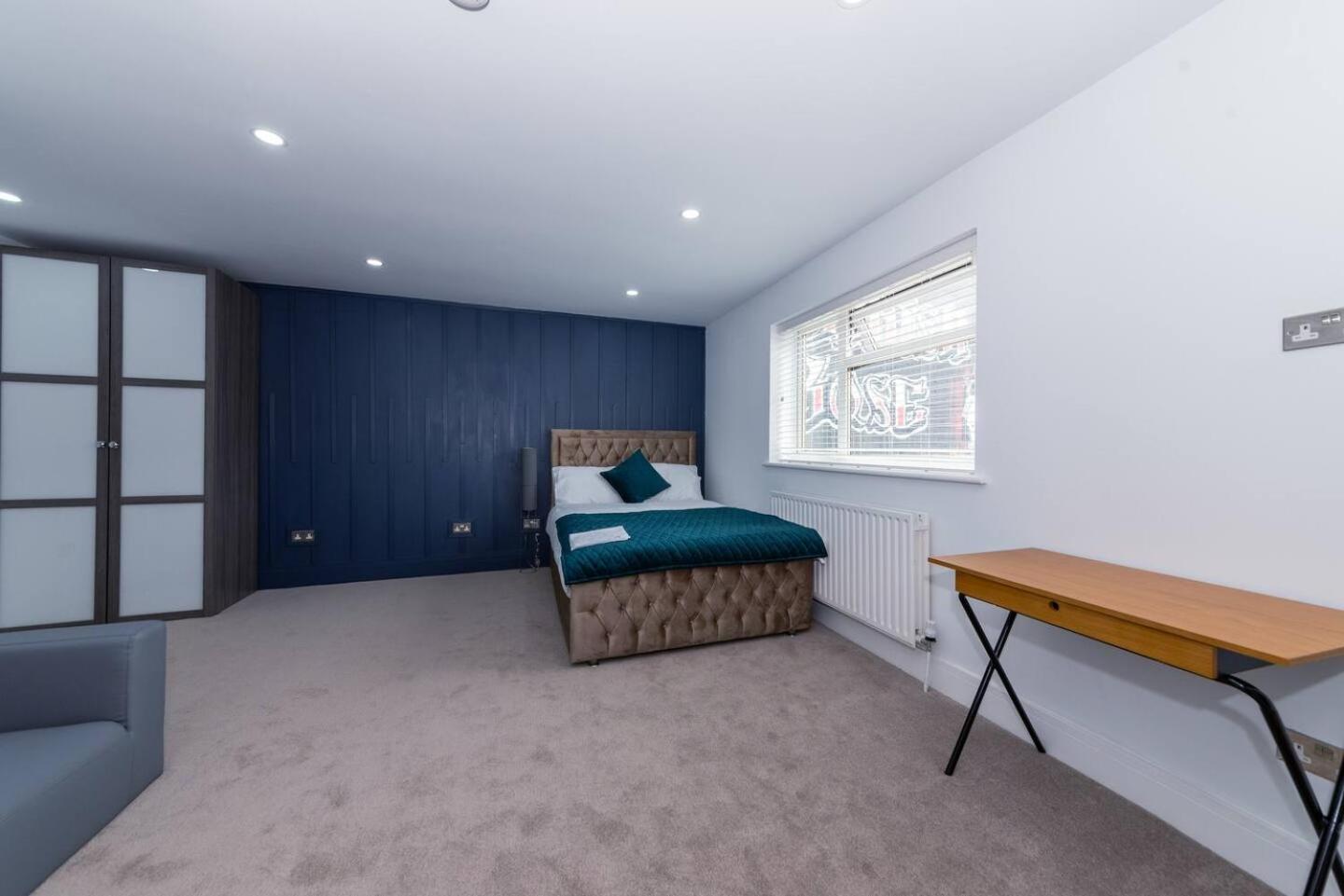 The Lincoln Suites near the Train StationWHOLE