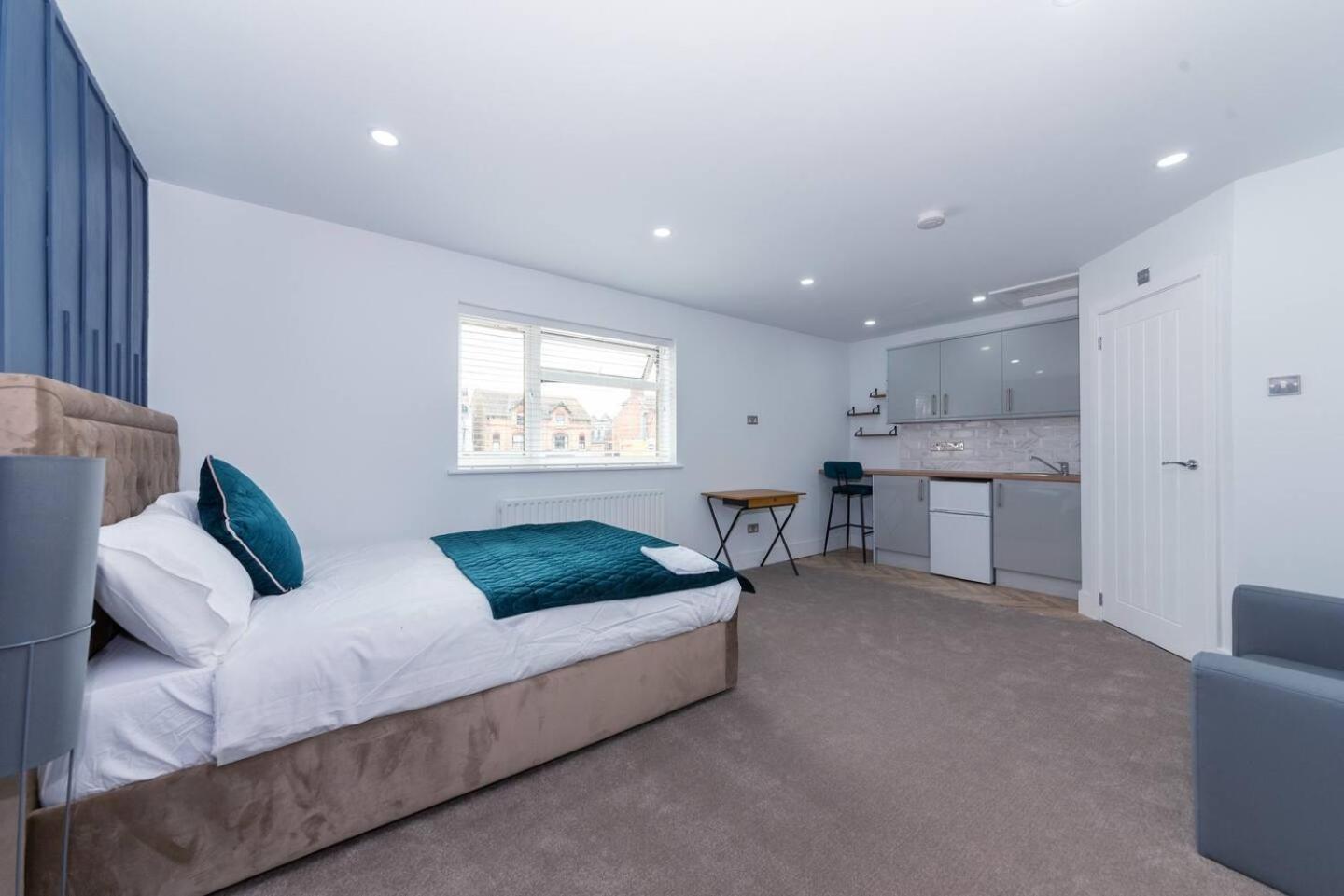 The Lincoln Suites near the Train StationWHOLE