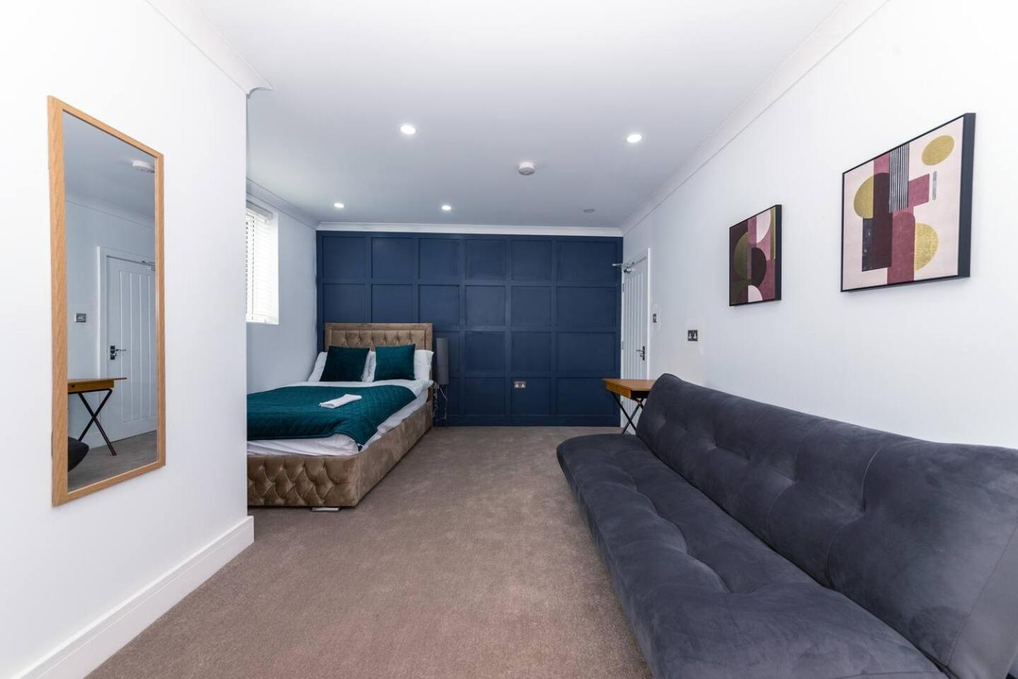 The Lincoln Suites near the Train StationWHOLE