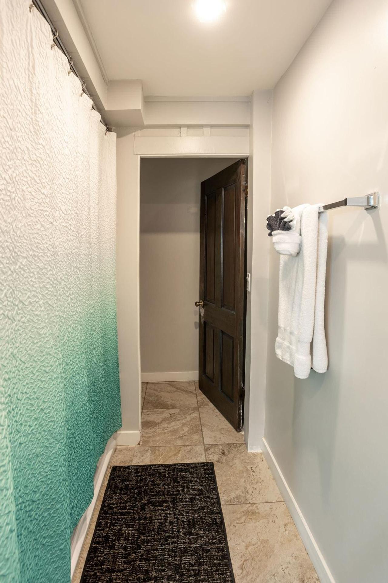 Spacious Guest Suite Amazing Location