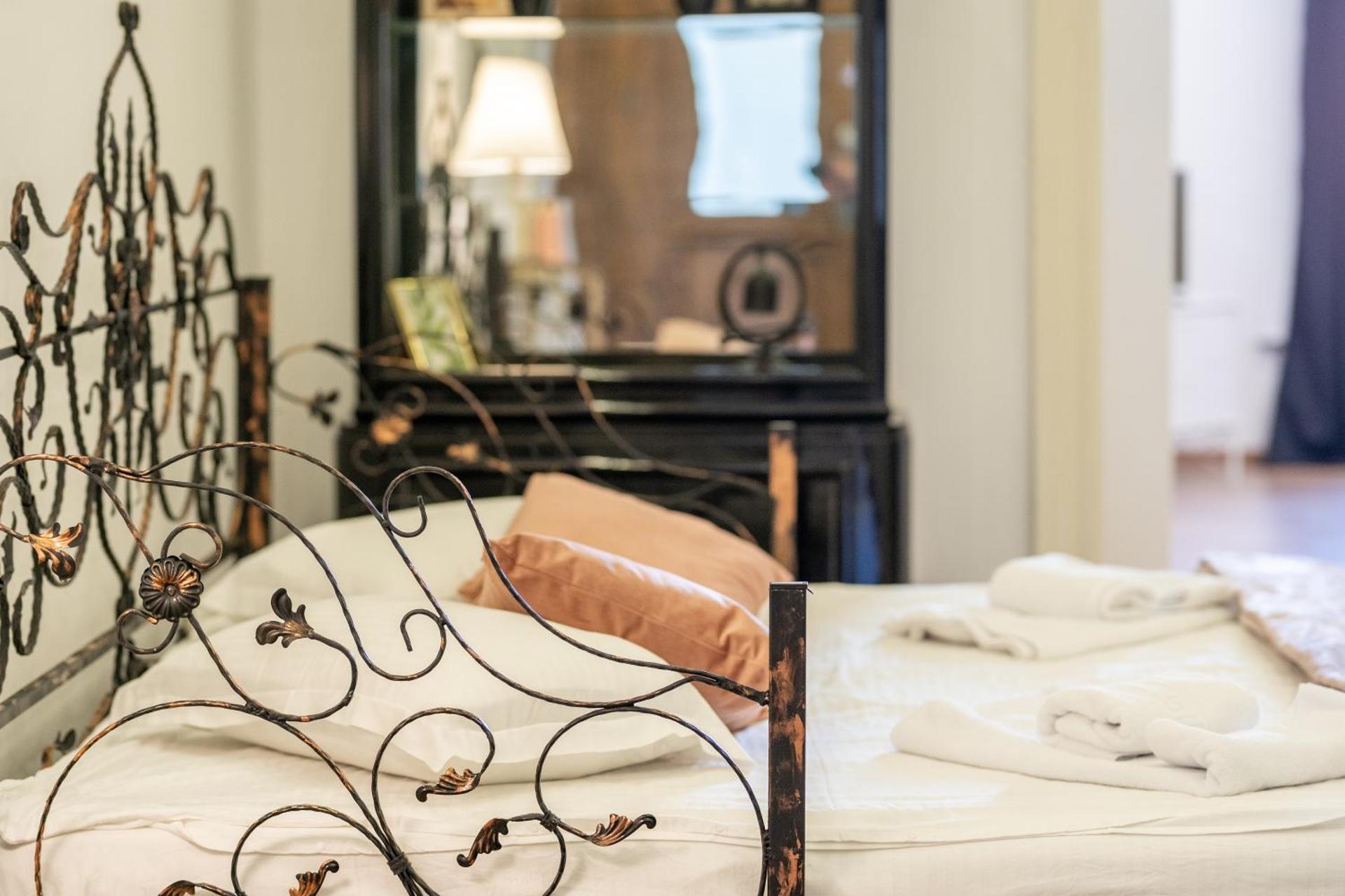 Cozy spacious 5 star accommodation in the heart of historic center