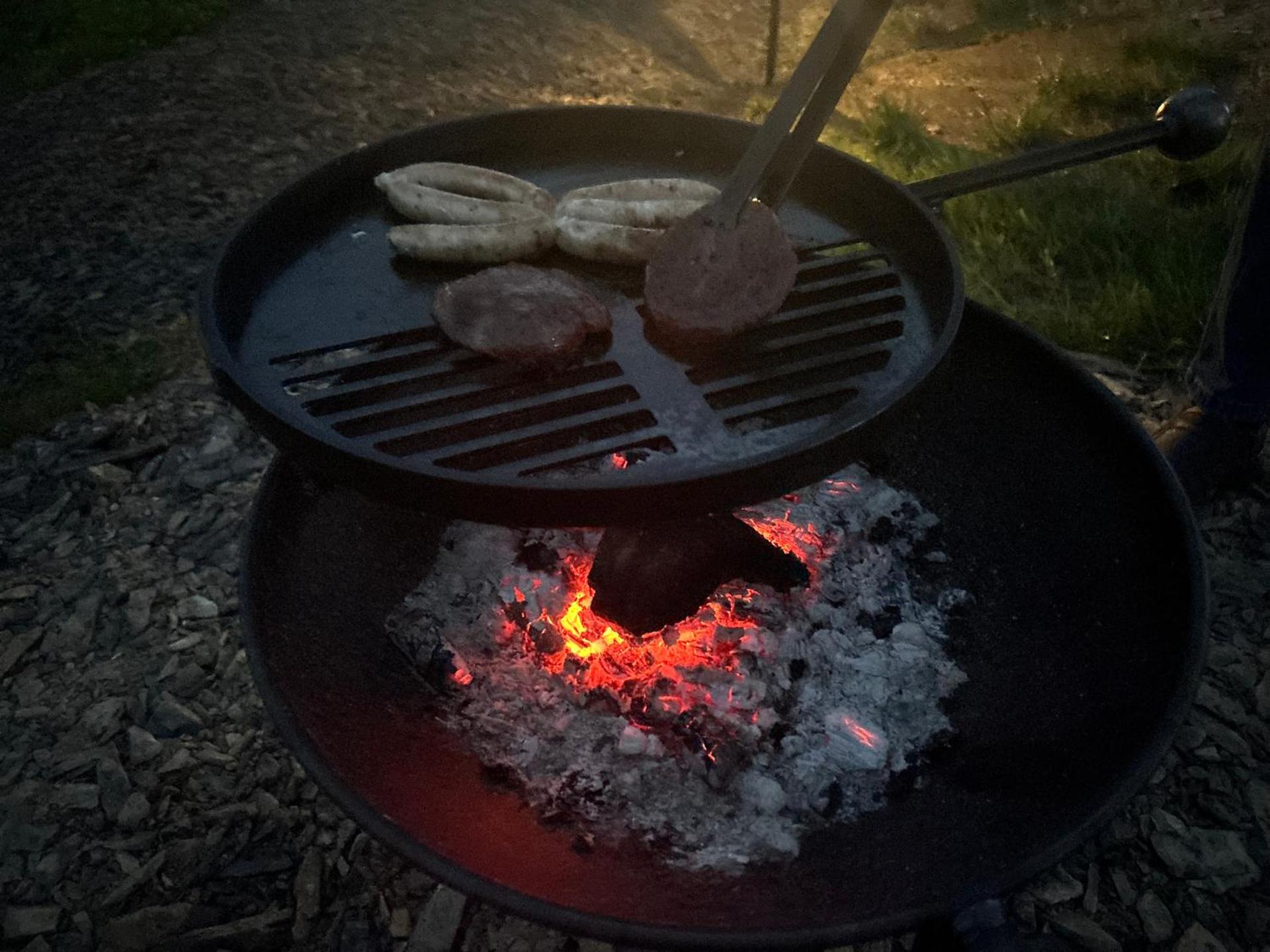Cosy Devon Hut with Private Hot Tub