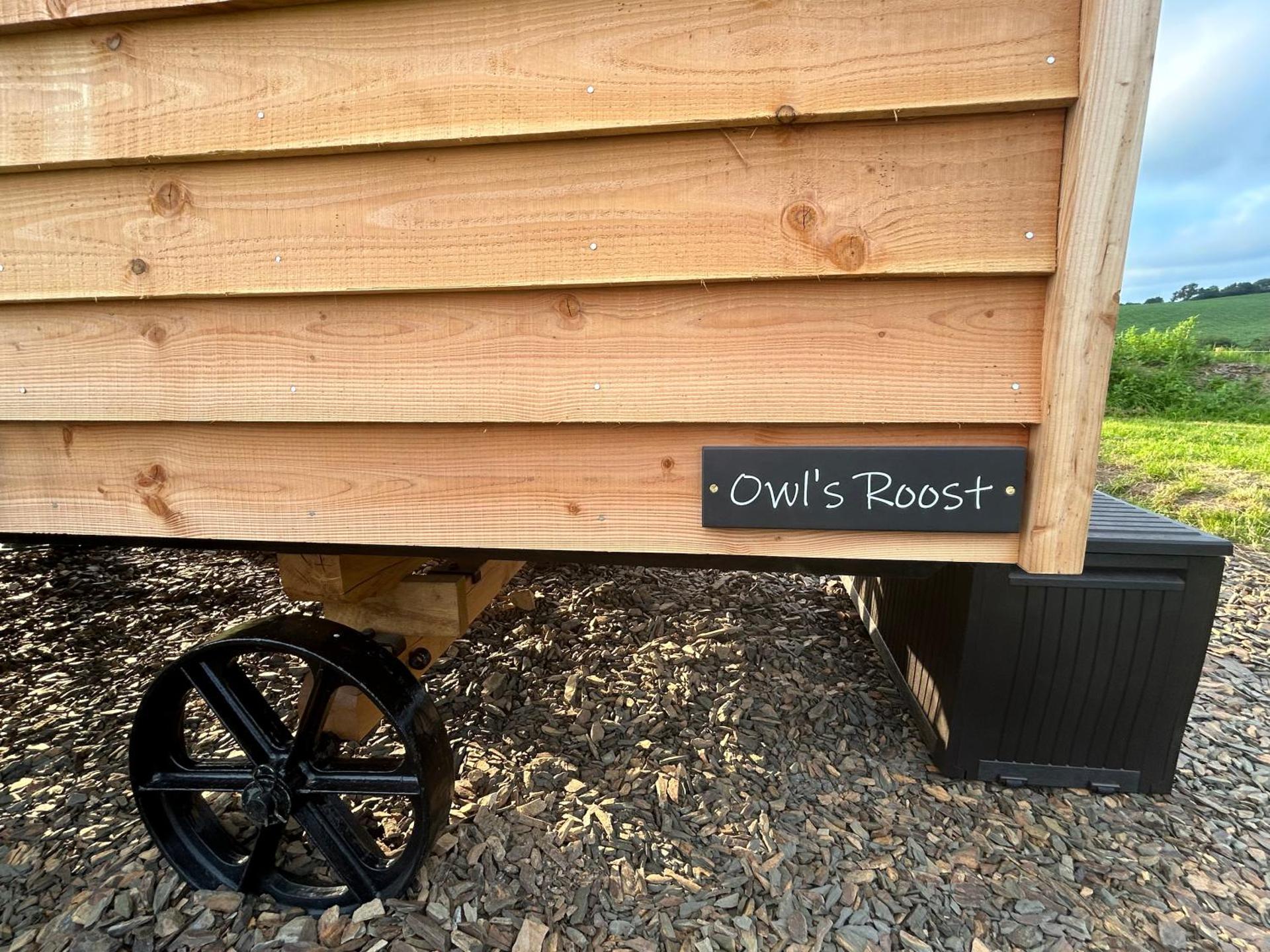 Cosy Devon Hut with Private Hot Tub