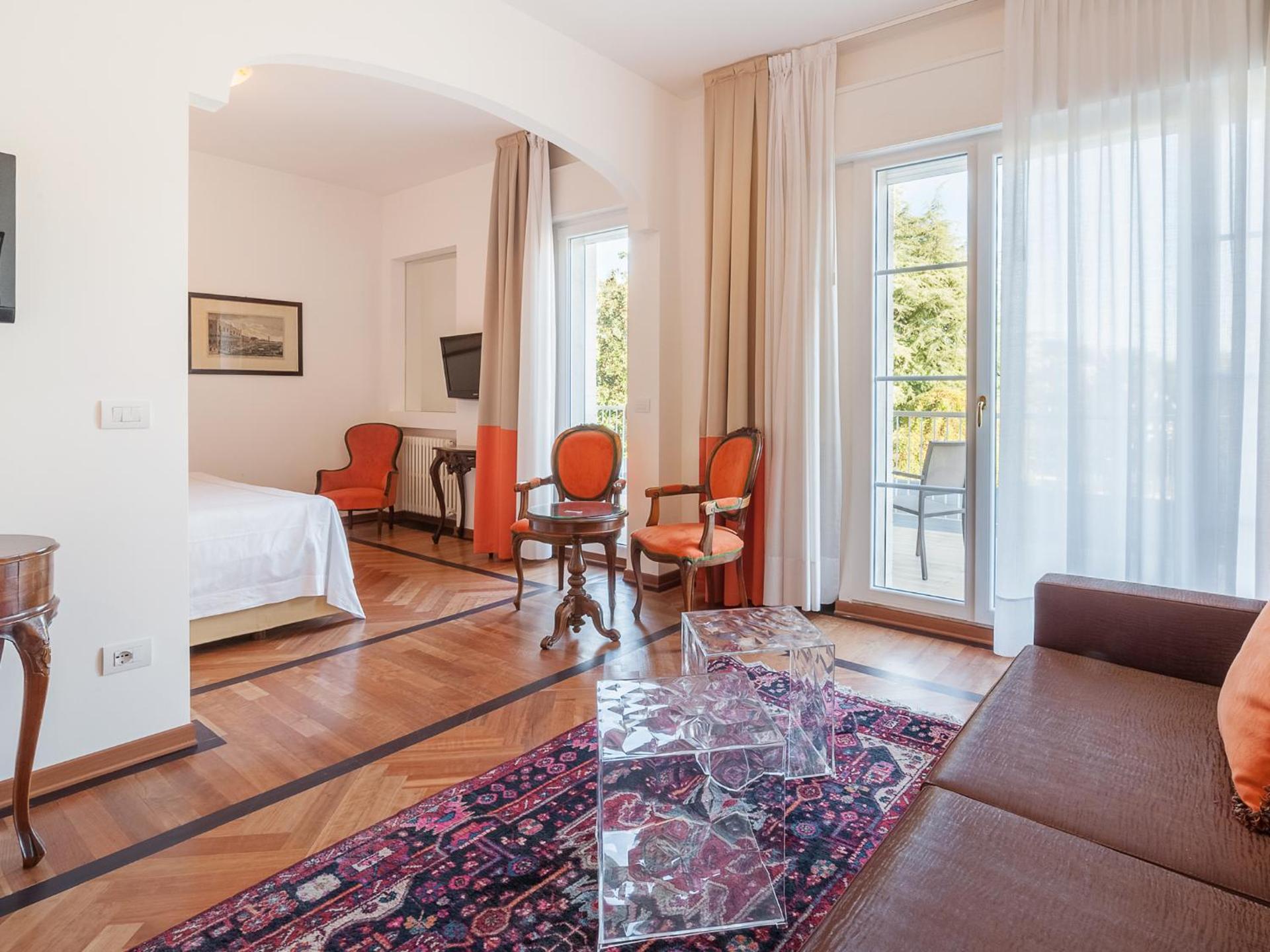 Photo of the whole room