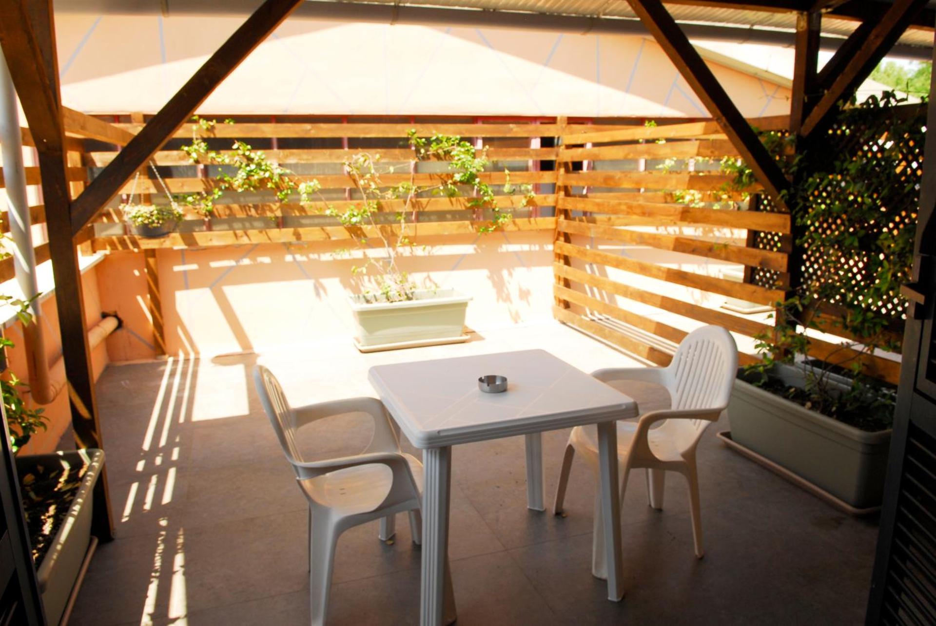 Vara Self Check in Private Parking