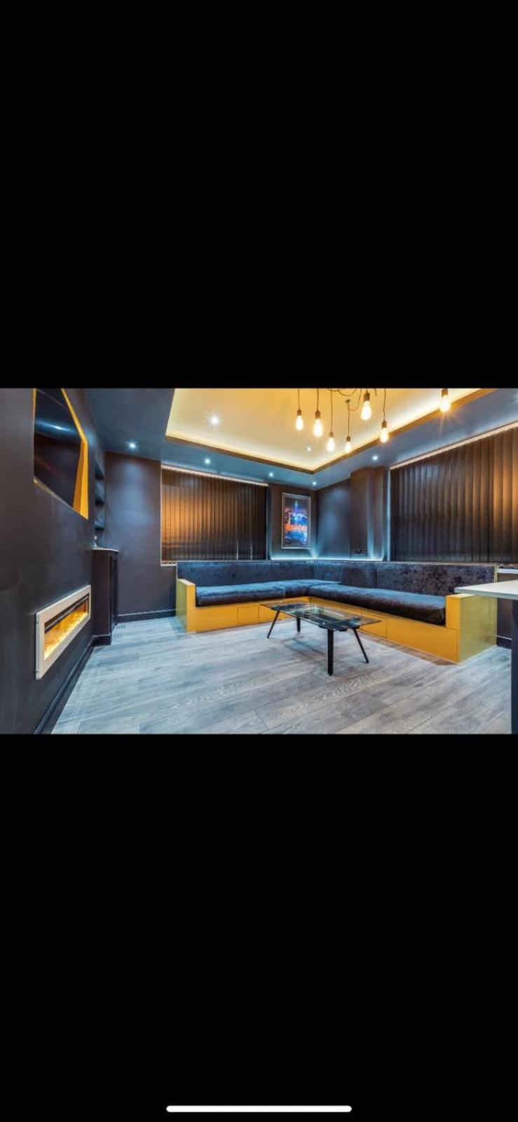 TWO BED Modern Apartment 5min walk to Town centre with Free Parking ! Under New Management