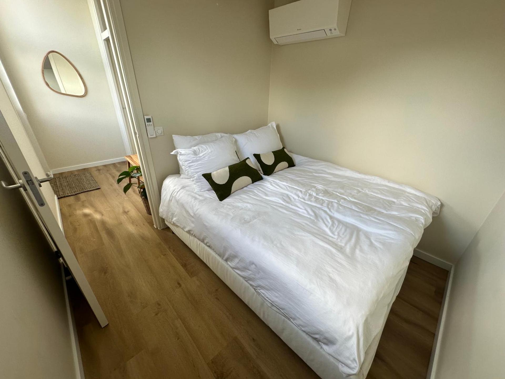 Westeindercabin, rustige locatie maar naast Amsterdam & Schiphol