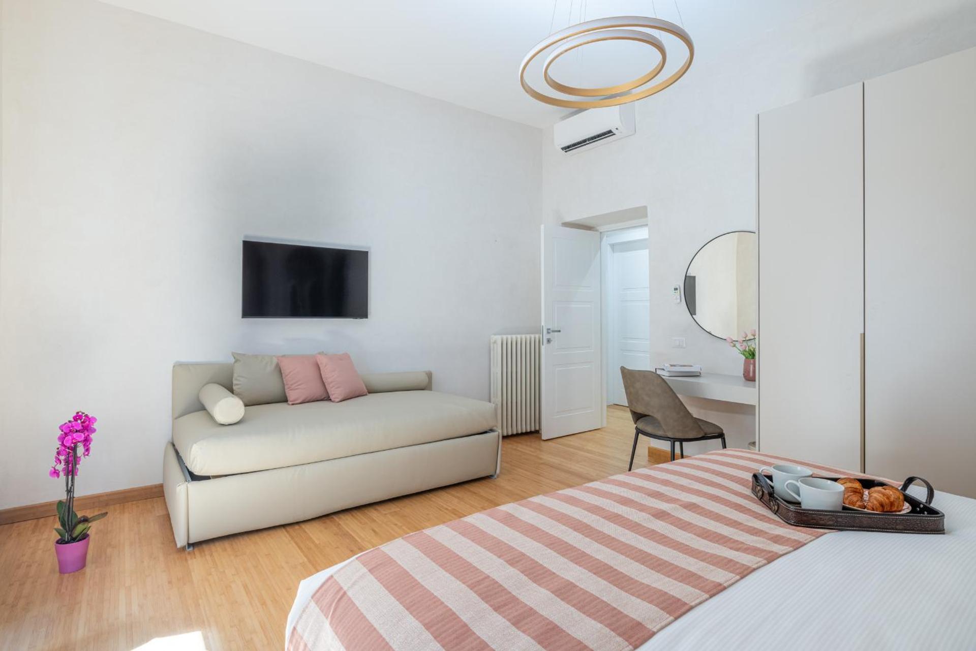 Communal lounge/ TV room