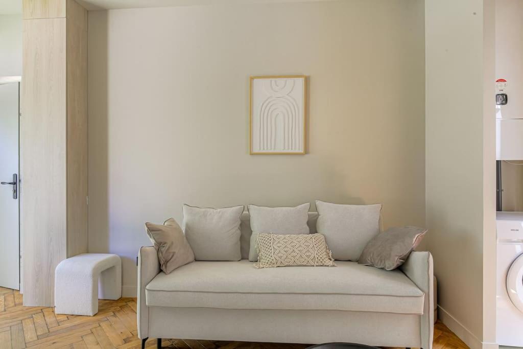 Bel appartement lumineux, deux pièces, Ecully