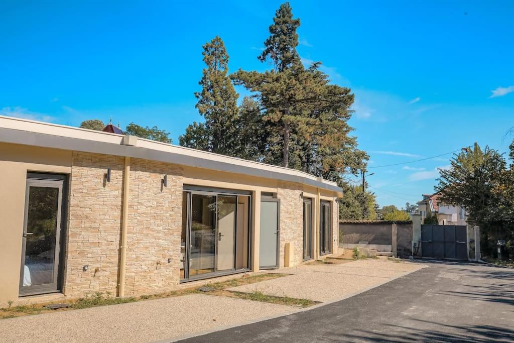 Bel appartement lumineux, deux pièces, Ecully