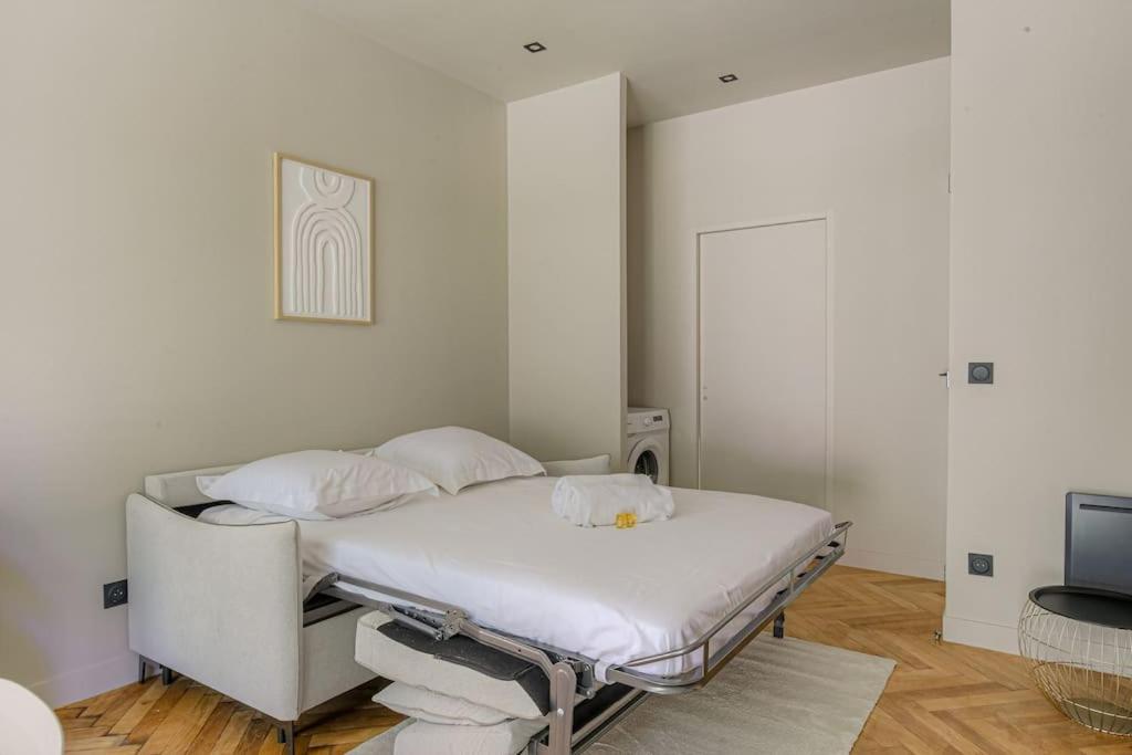 Bel appartement lumineux, deux pièces, Ecully