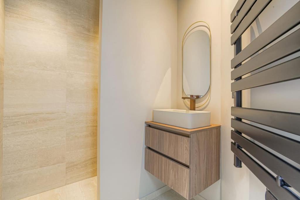 Bel appartement lumineux, deux pièces, Ecully