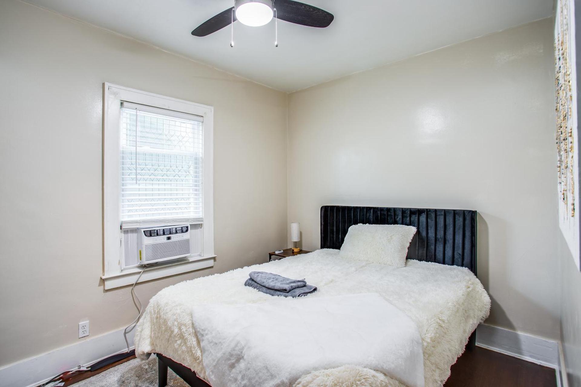 Amazing 3 bedroom home Steps, Airport, UofR, RIT, Strong