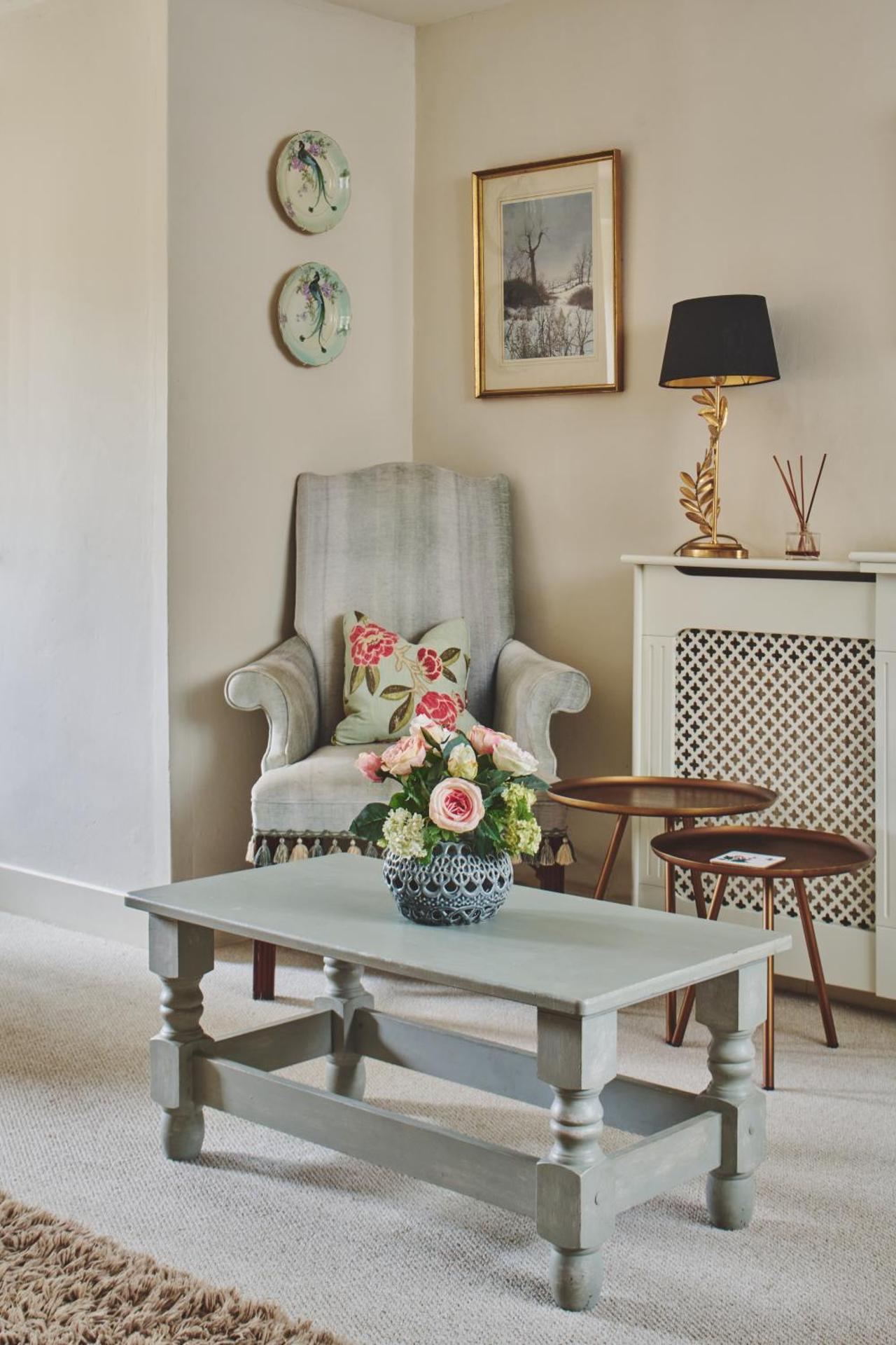 Lovedays Cottage, A Luxury 16th Century home in Painswick