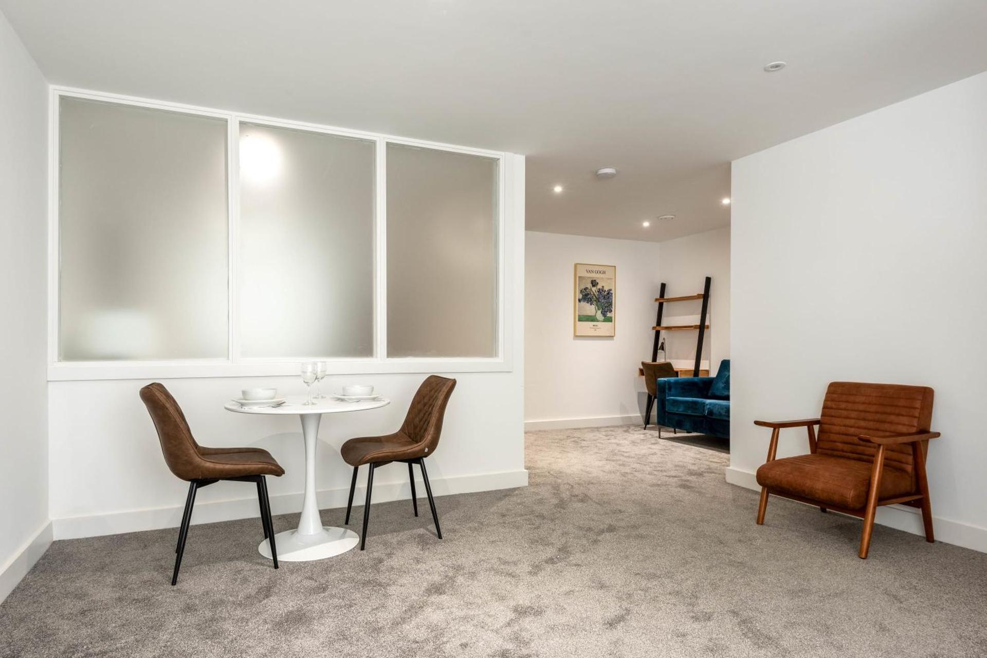 Modern and Spacious Central Rotherham Studio