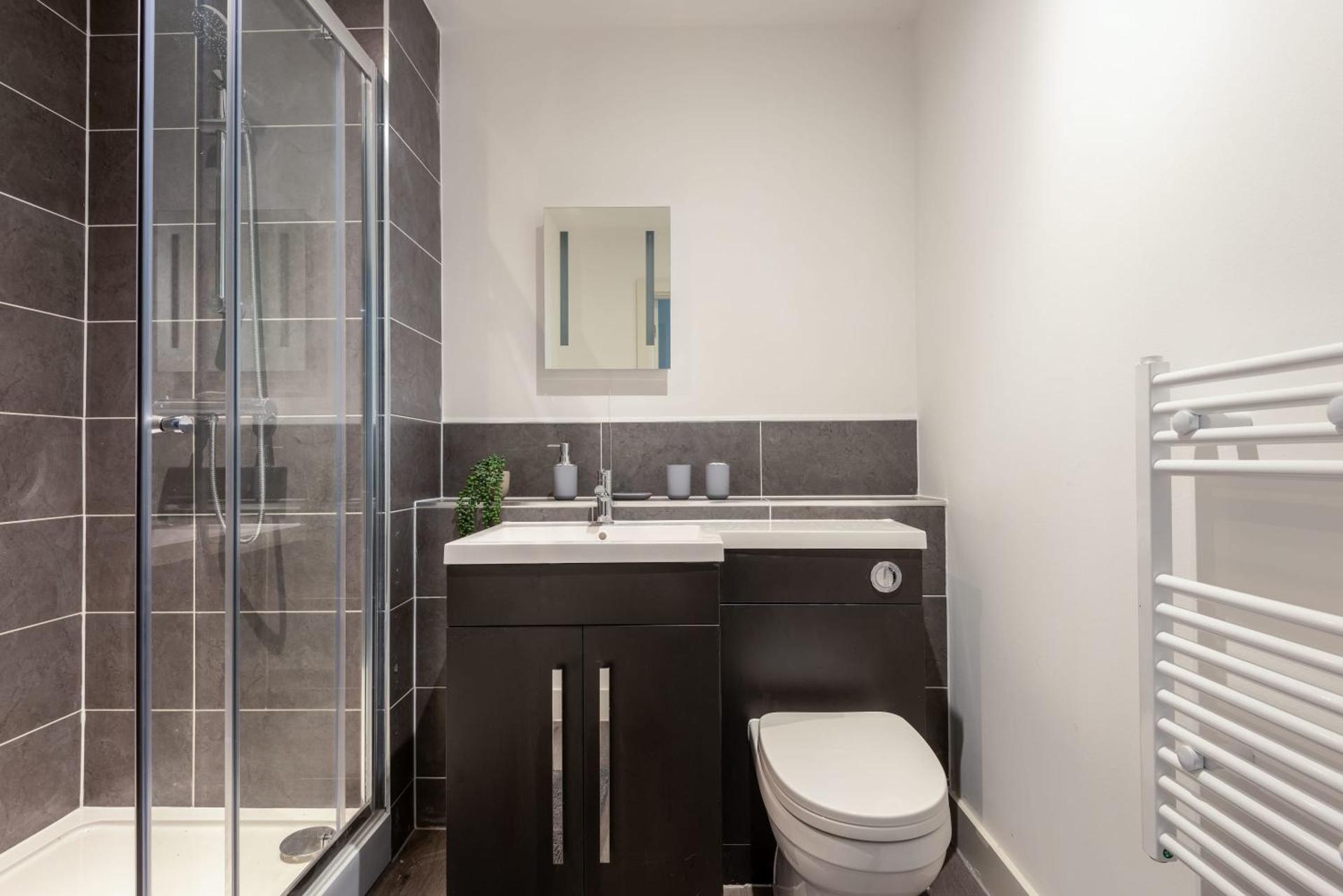 Modern and Spacious Central Rotherham Studio