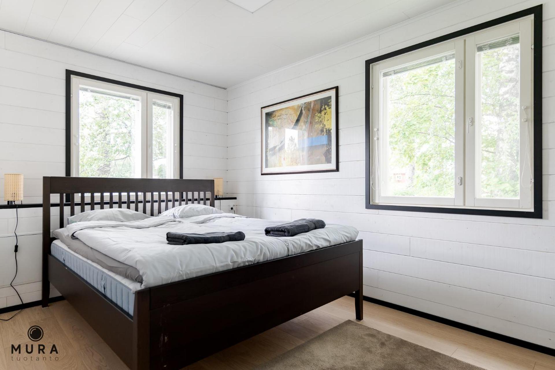 Villa Gaia! - Luxury villa with jacuzzi and beach close to trainstation 10 minutes from Tampere city! 1,5 hours to Helsinki