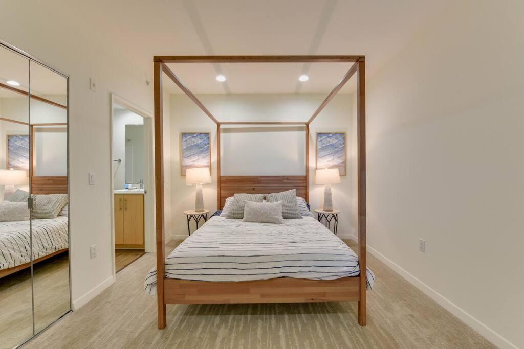 Lavish Living Lux Marina Views