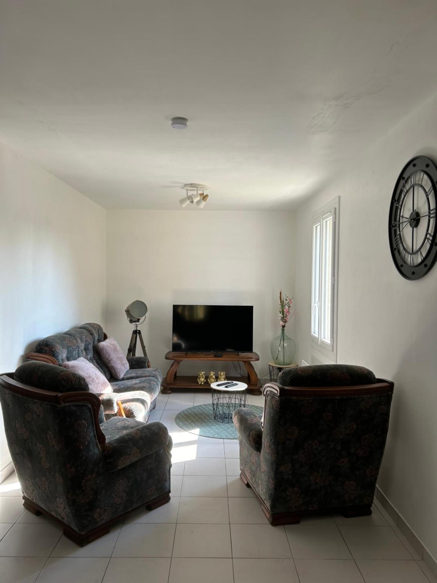 Communal lounge/ TV room