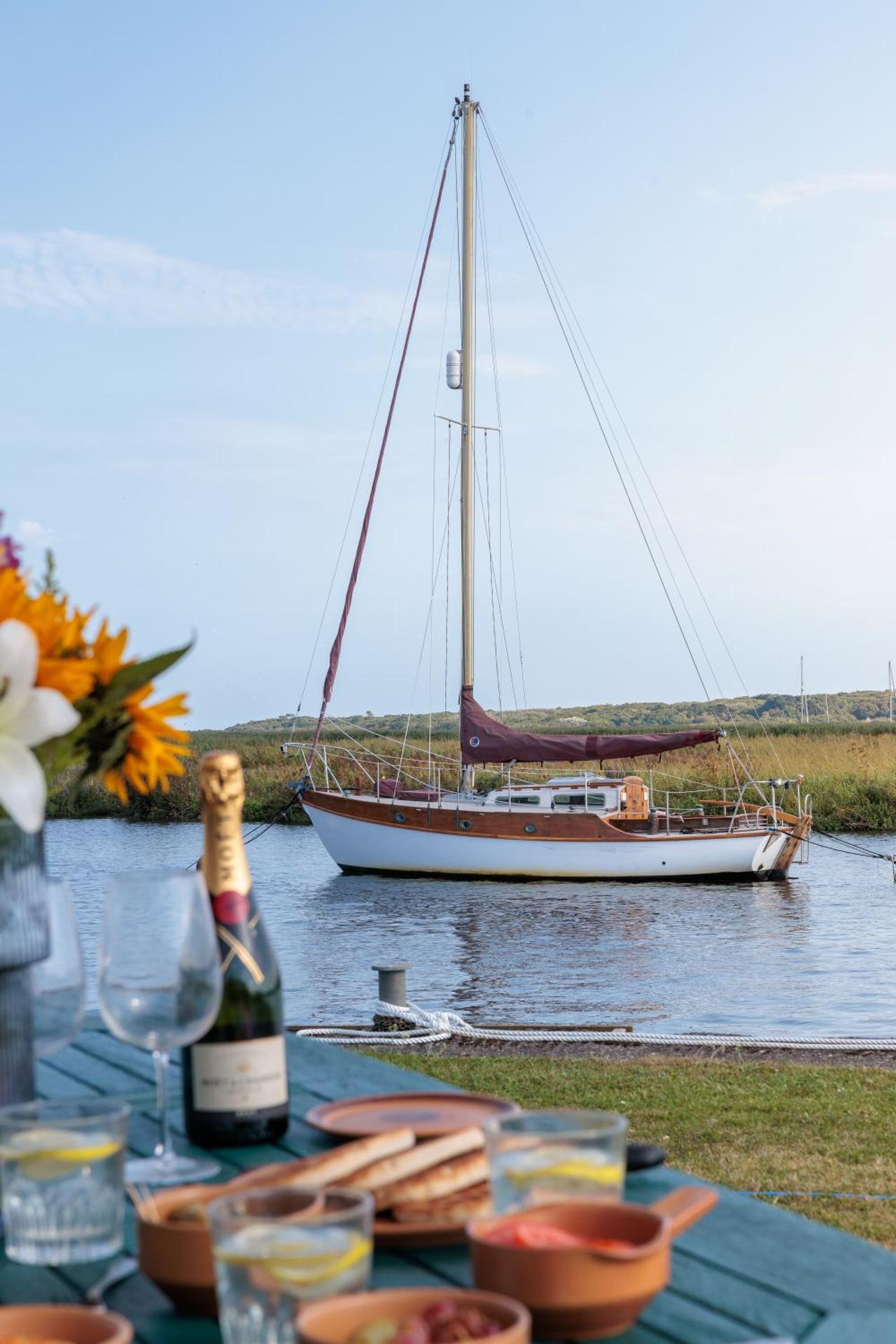 The Retreat, Waterfront & Log Burner