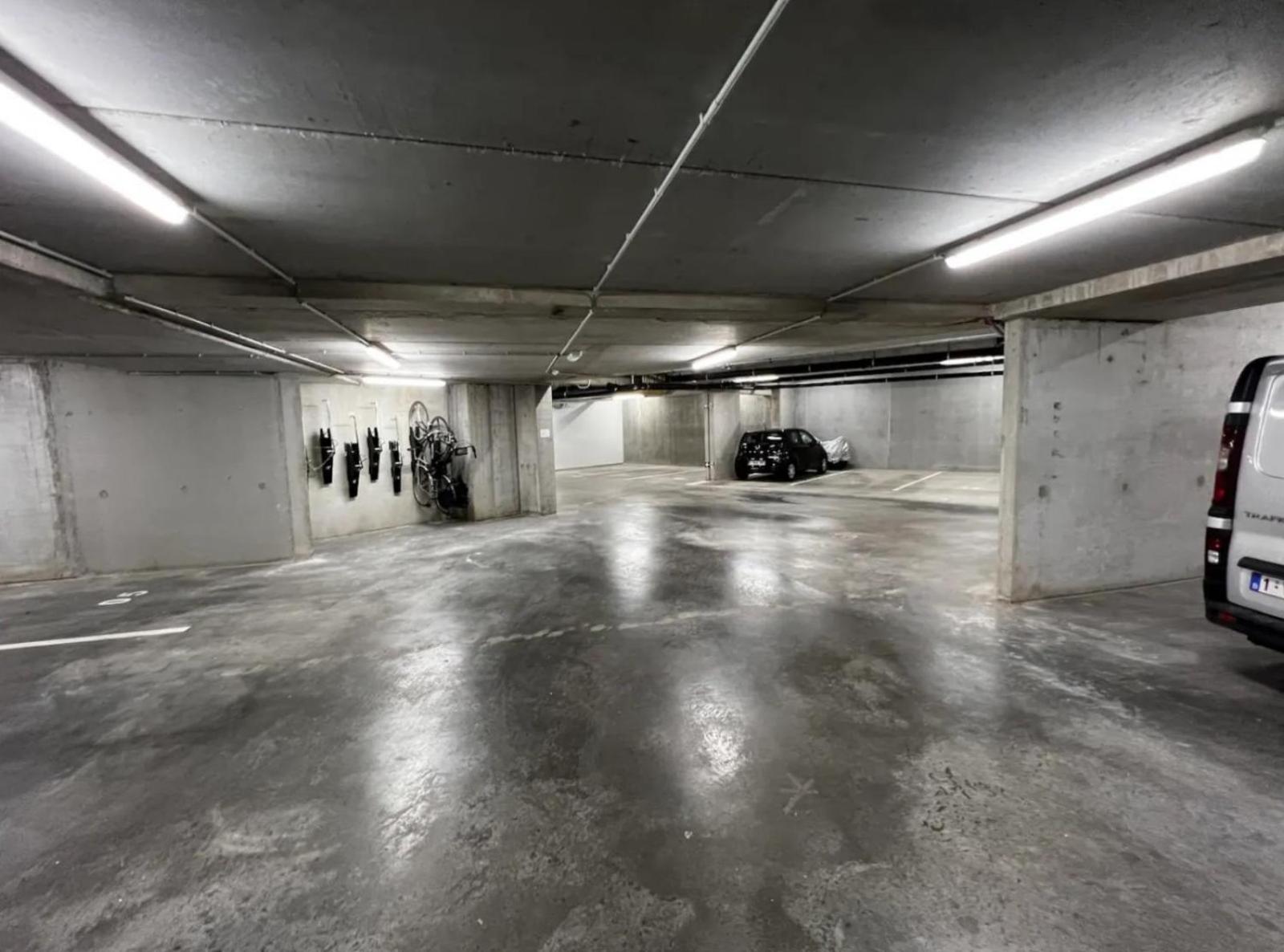 Triton luxe gelijkvloers appartement met tuin en gratis garage