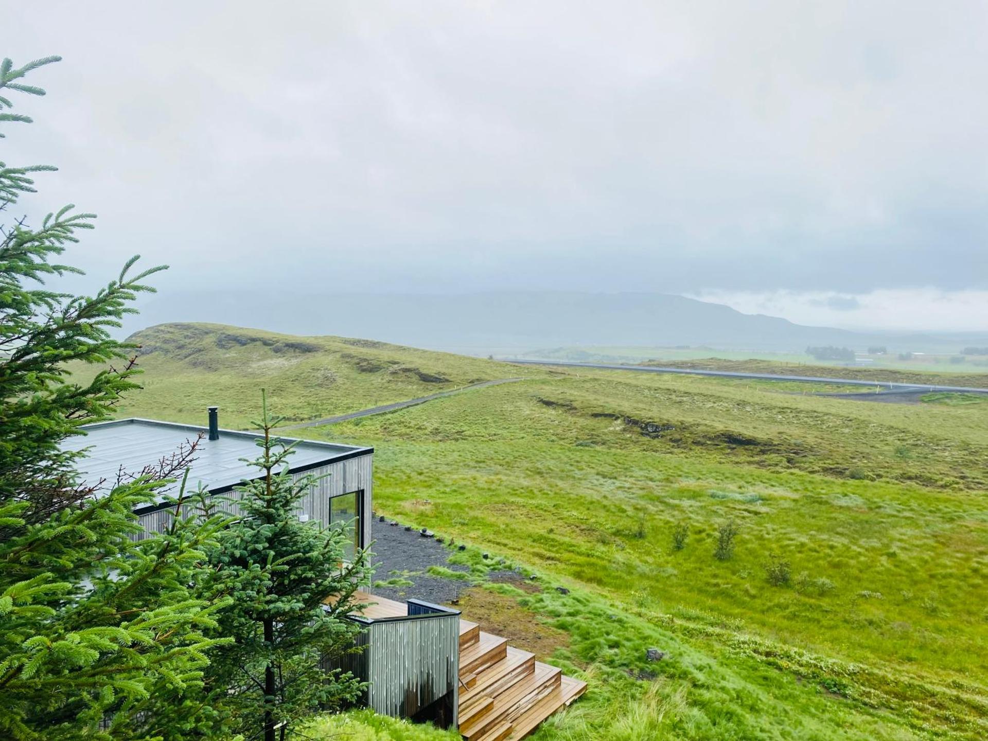Modern Cottage with Mountain View