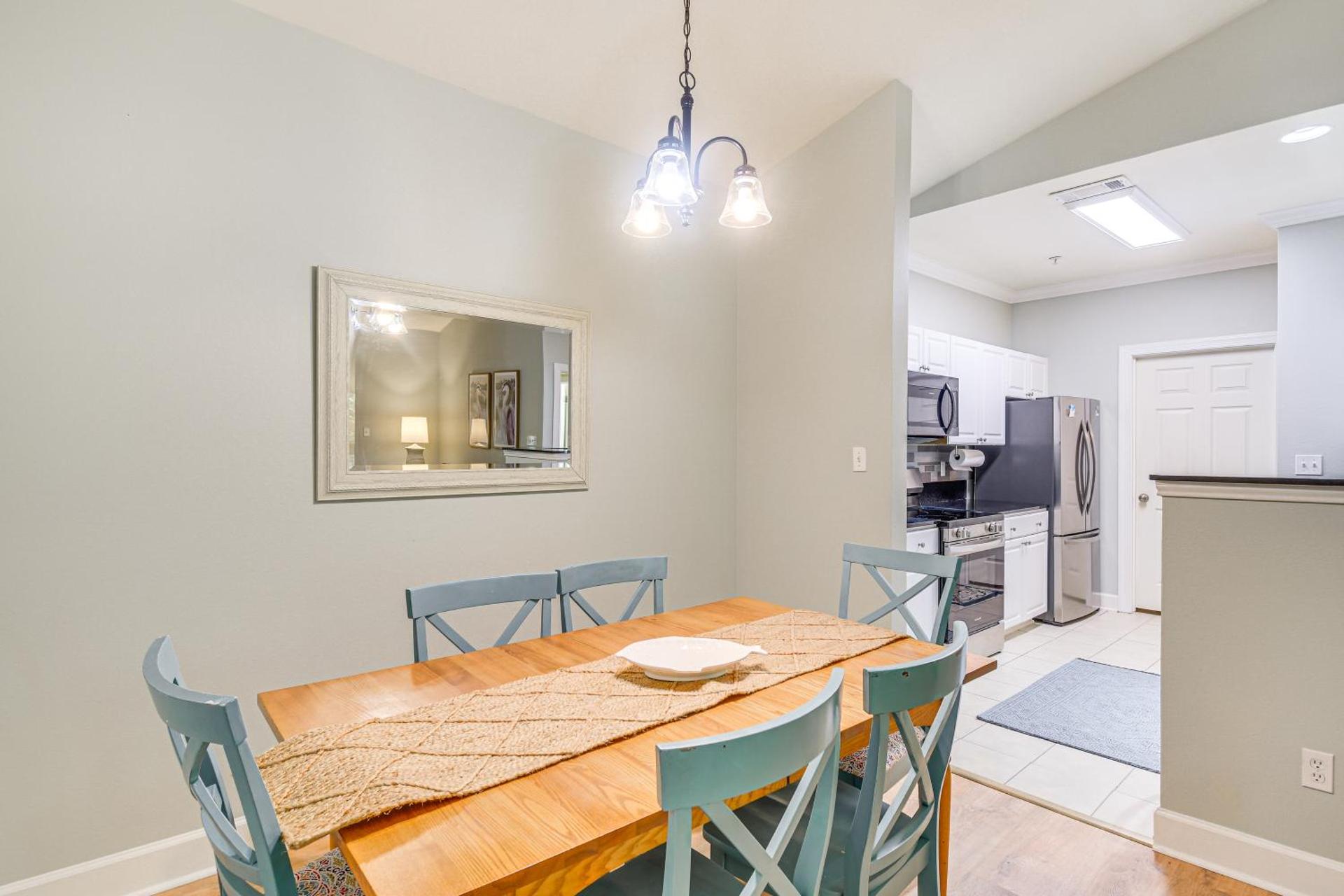 Snowbirds Welcome Foley Condo with Pool Access