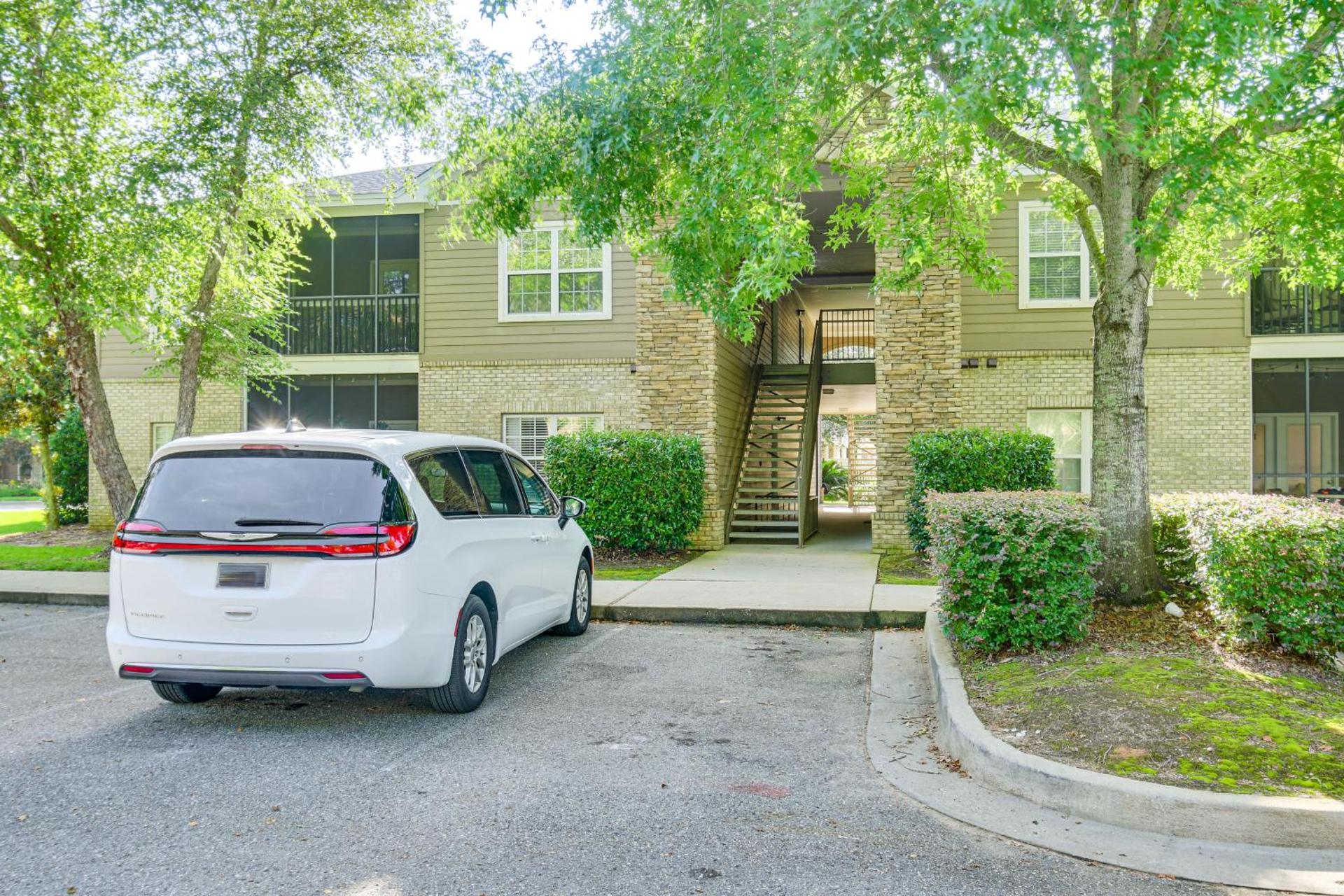 Snowbirds Welcome Foley Condo with Pool Access