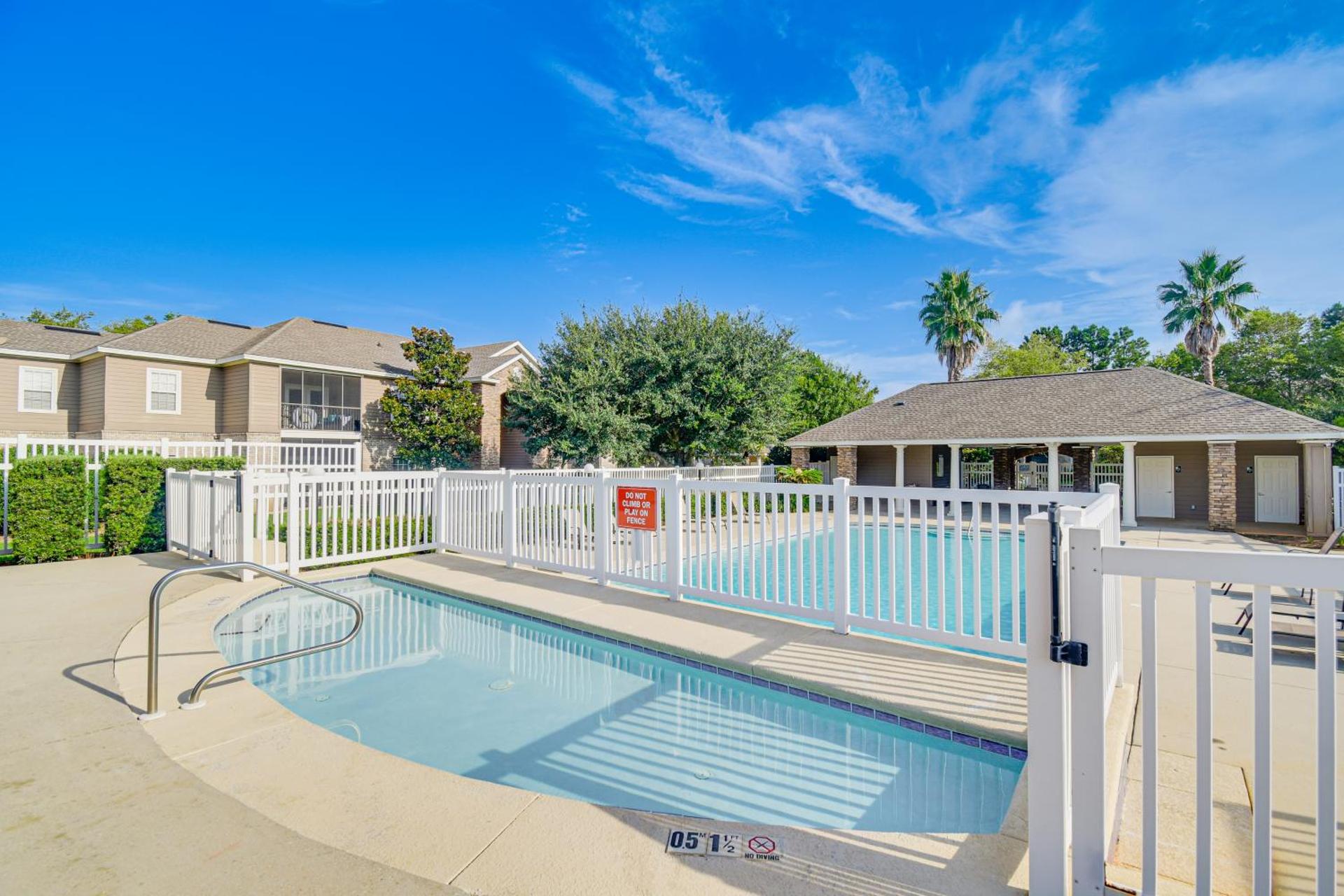 Snowbirds Welcome Foley Condo with Pool Access