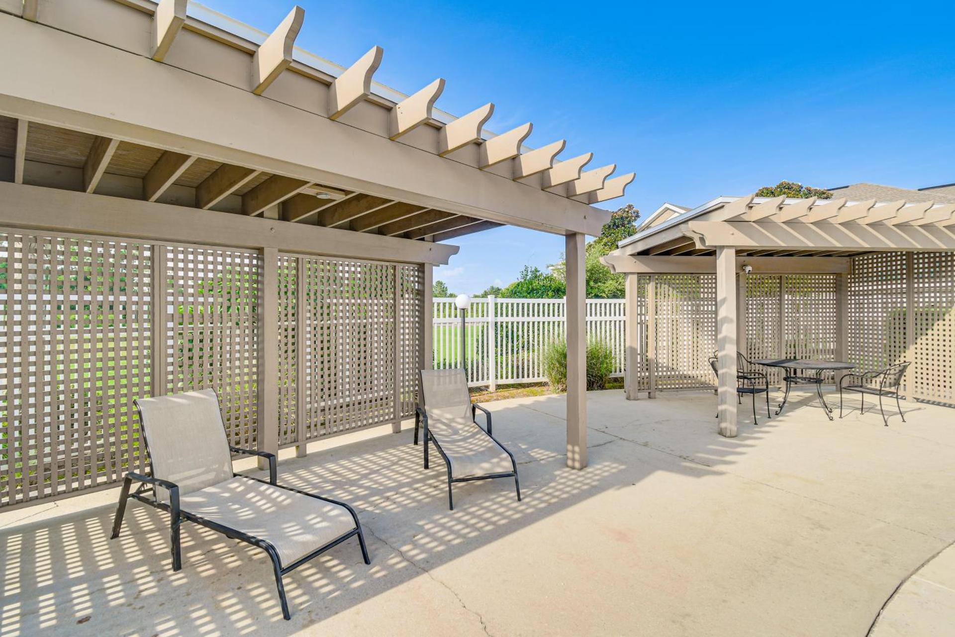 Snowbirds Welcome Foley Condo with Pool Access