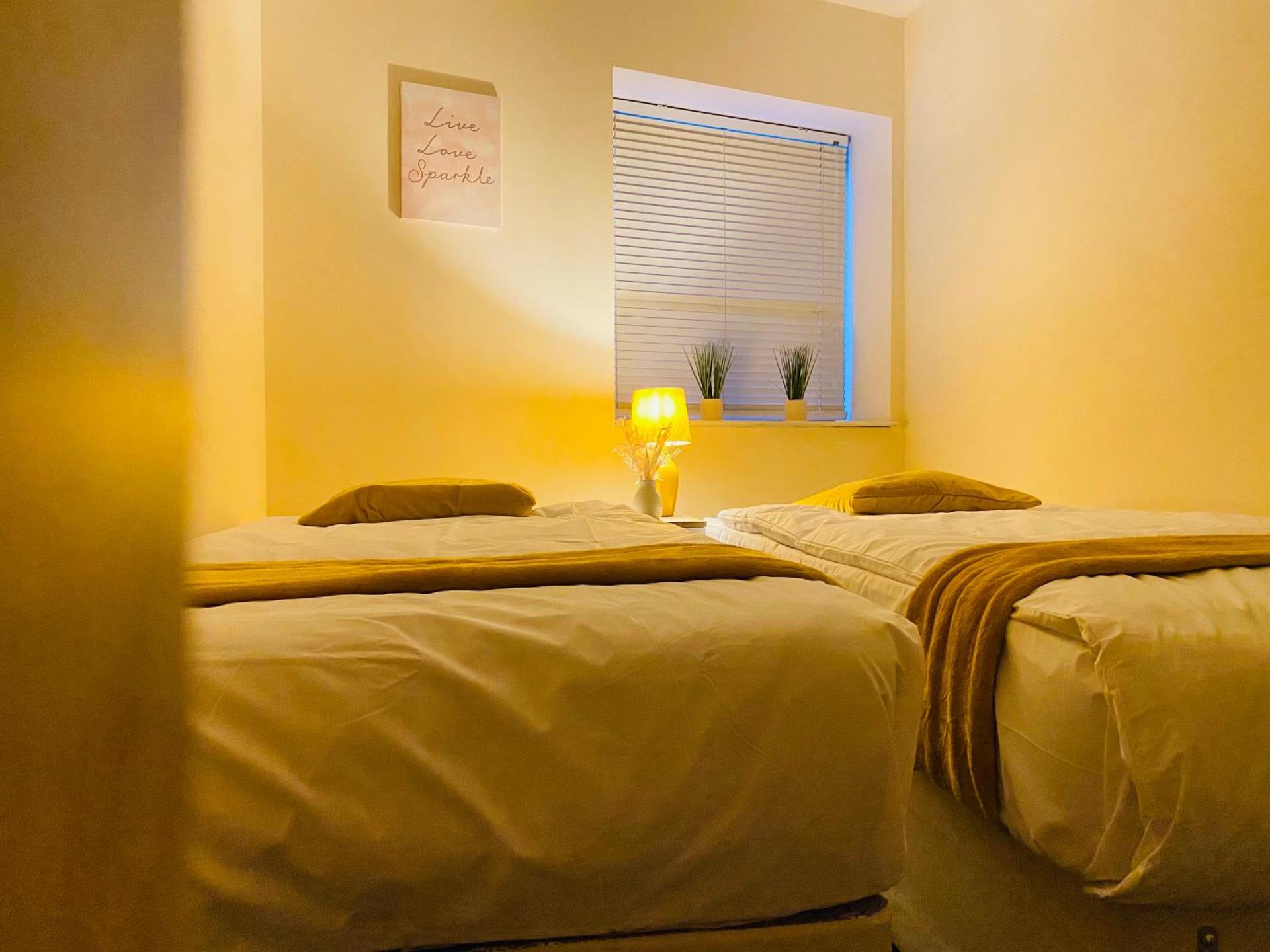 GB Relocations Ltd - Award Winning Merridale Executive Apartment, Free Parking, Free WiFi, Free Netflix