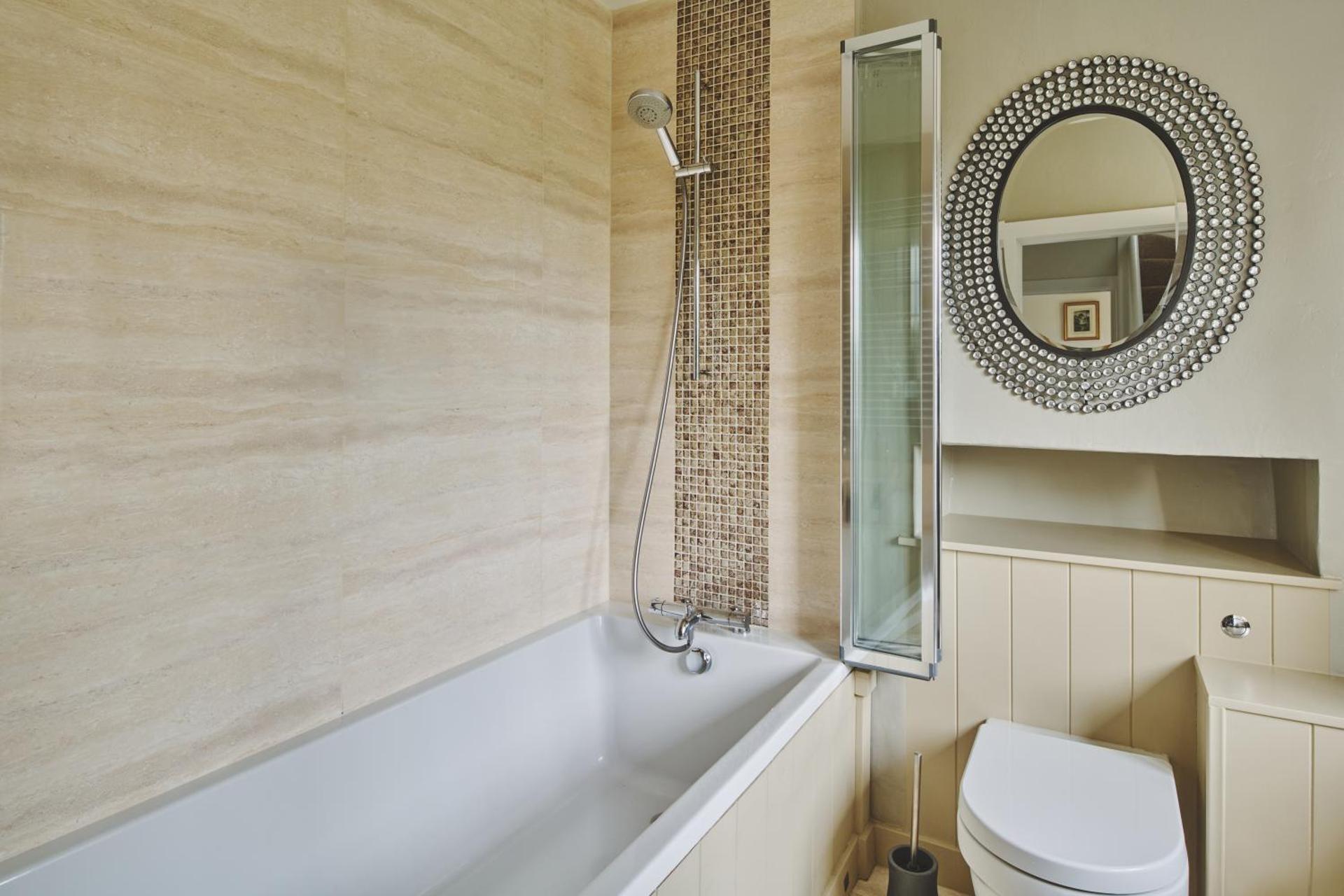 Lovedays Cottage, A Luxury 16th Century home in Painswick