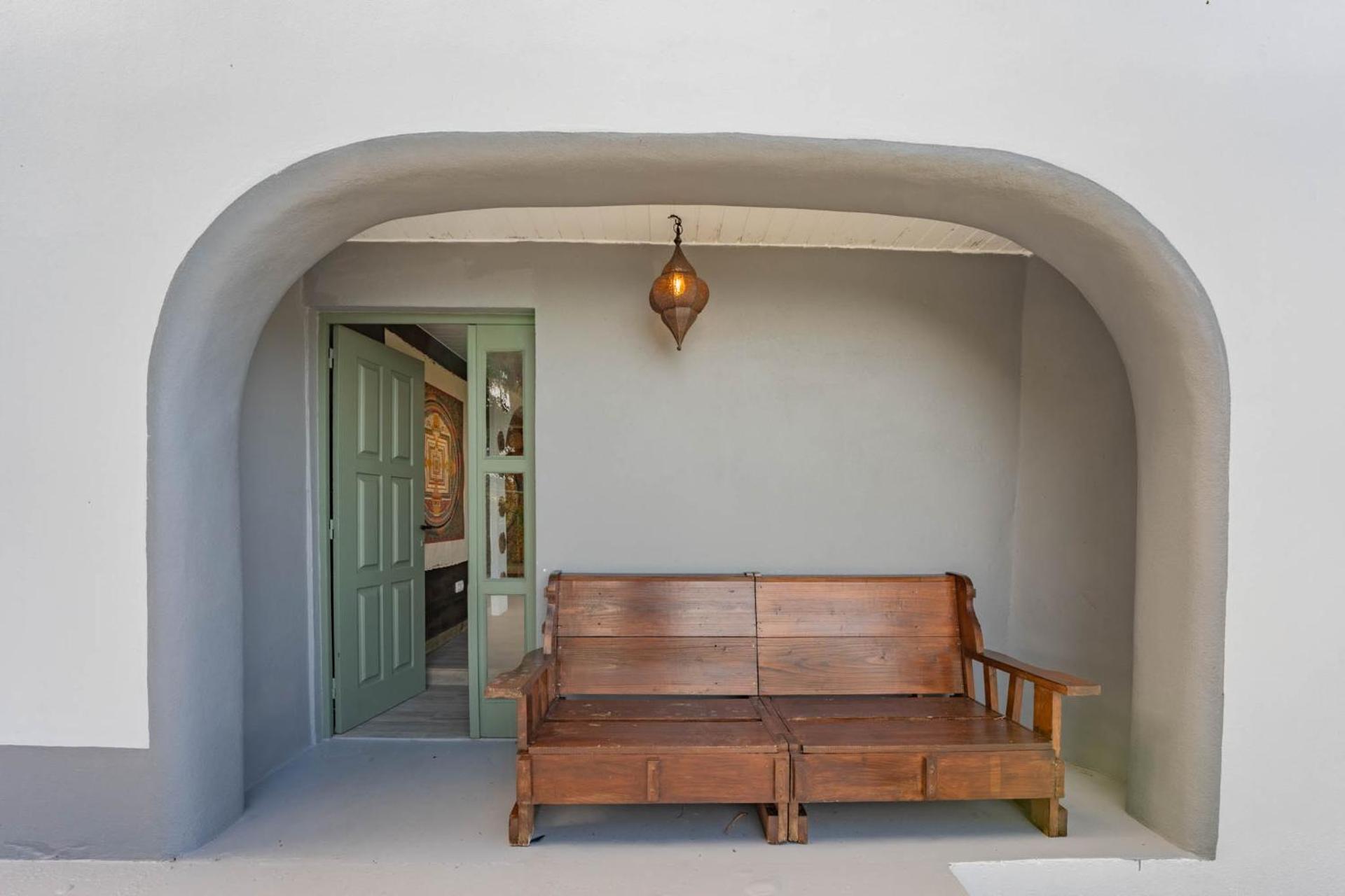 Flores Garden Retreat