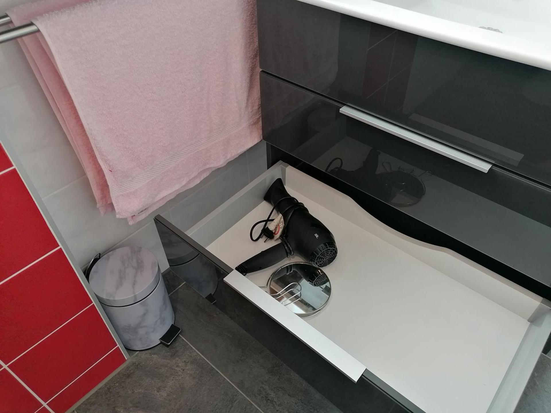 Private Living Central, Dampfdusche