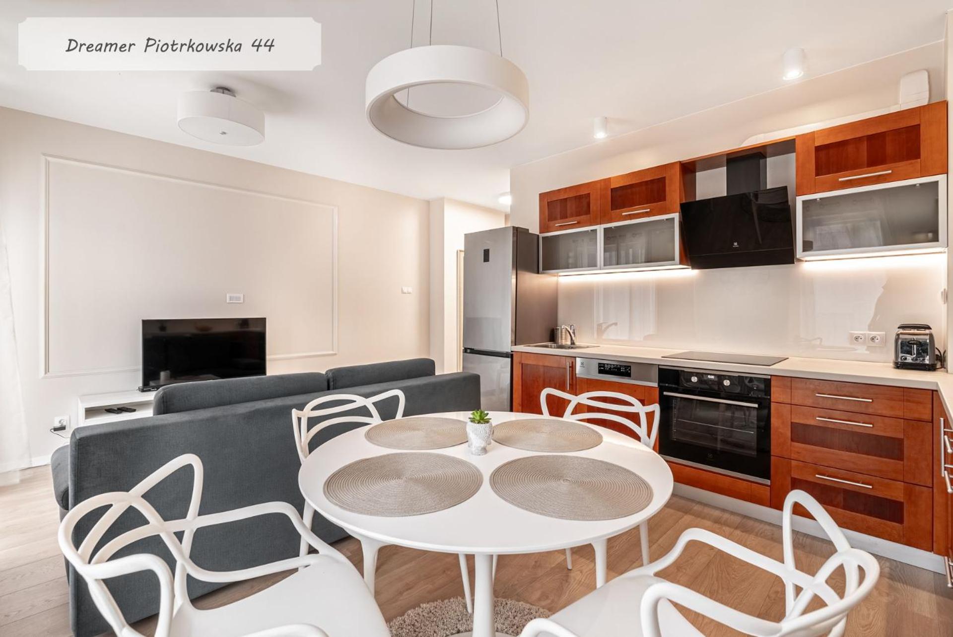 Regnum Noctis Piotrkowska 44 Lumière