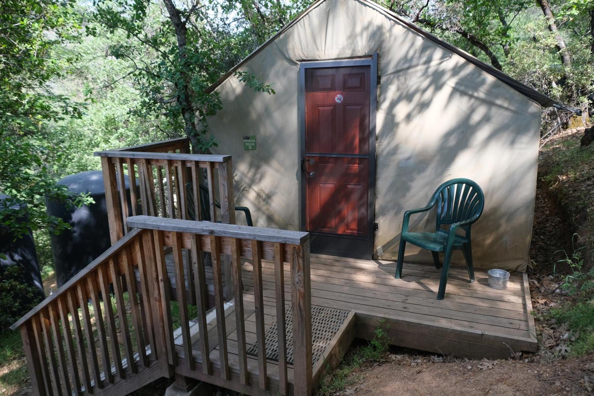 Yosemite Bug Rustic Mountain Resort