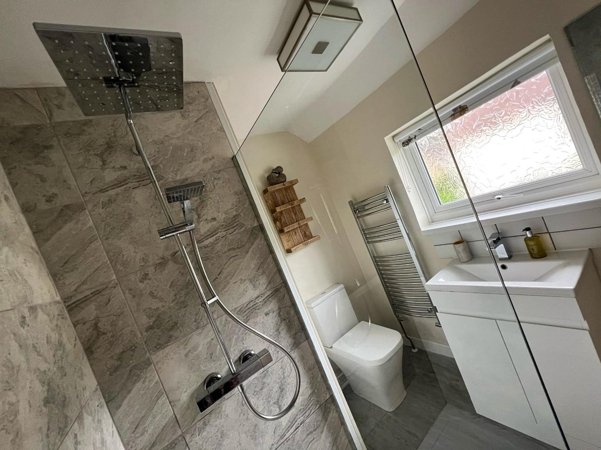 Charming Hedgehog Cottage with EV charger