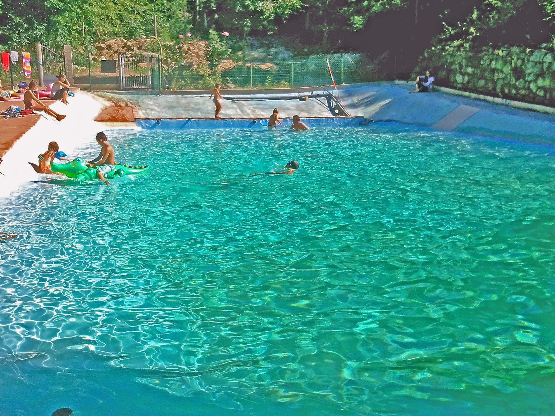 mobil home en pleine nature avec piscine proche