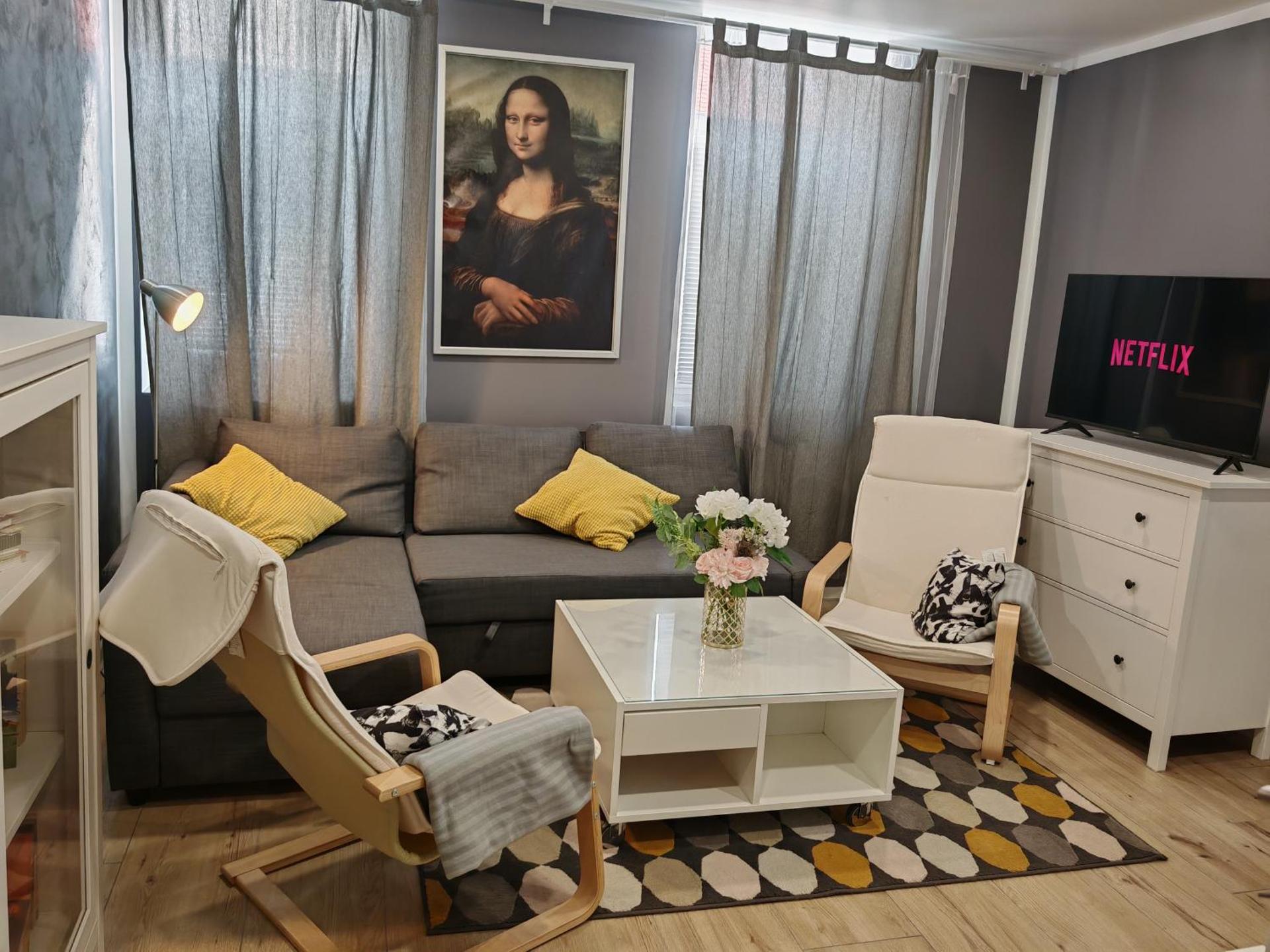 Communal lounge/ TV room